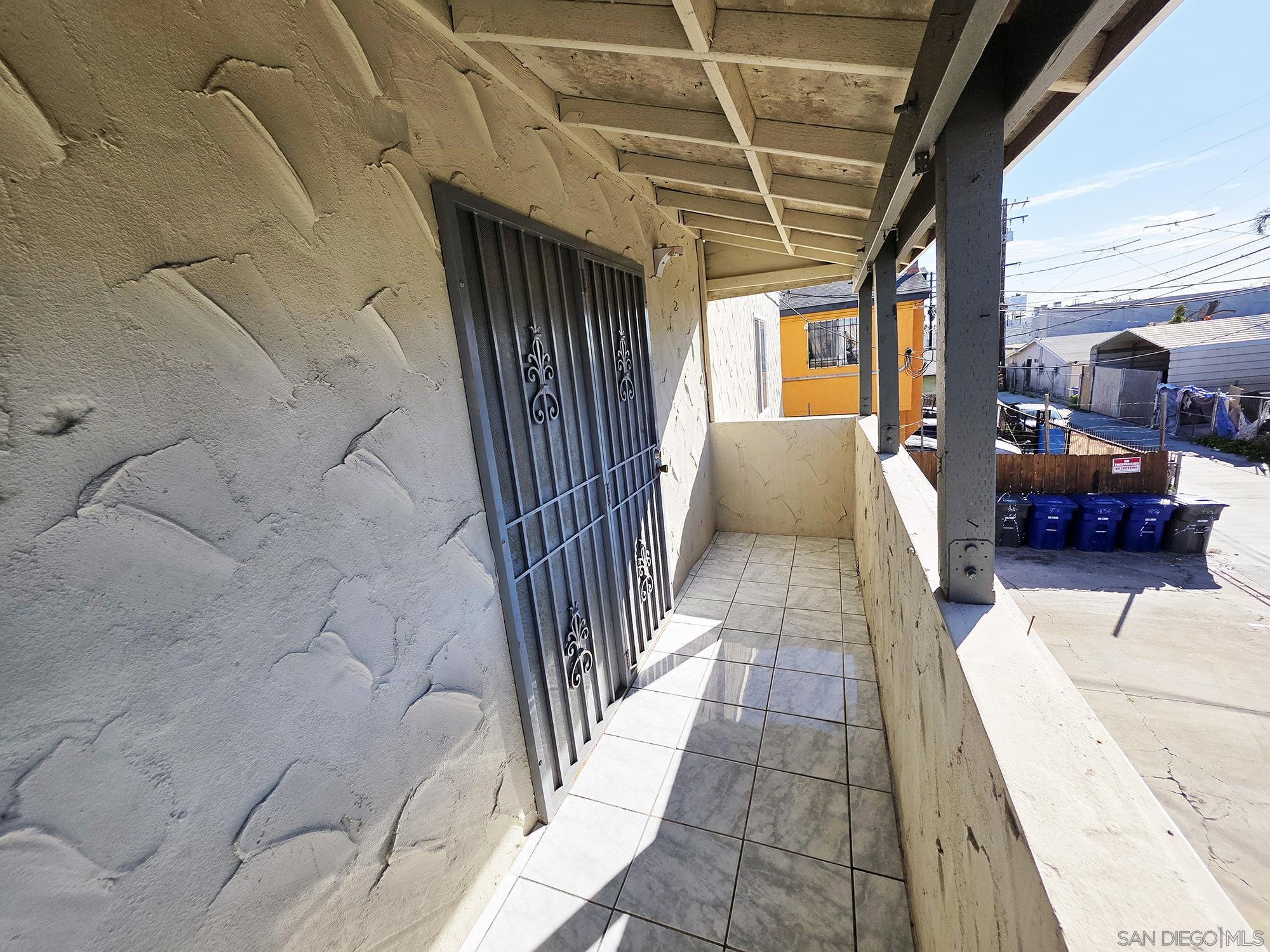 Detail Gallery Image 5 of 18 For 4056  Van Dyke Ave  4, San Diego,  CA 92105 - 2 Beds | 1/1 Baths