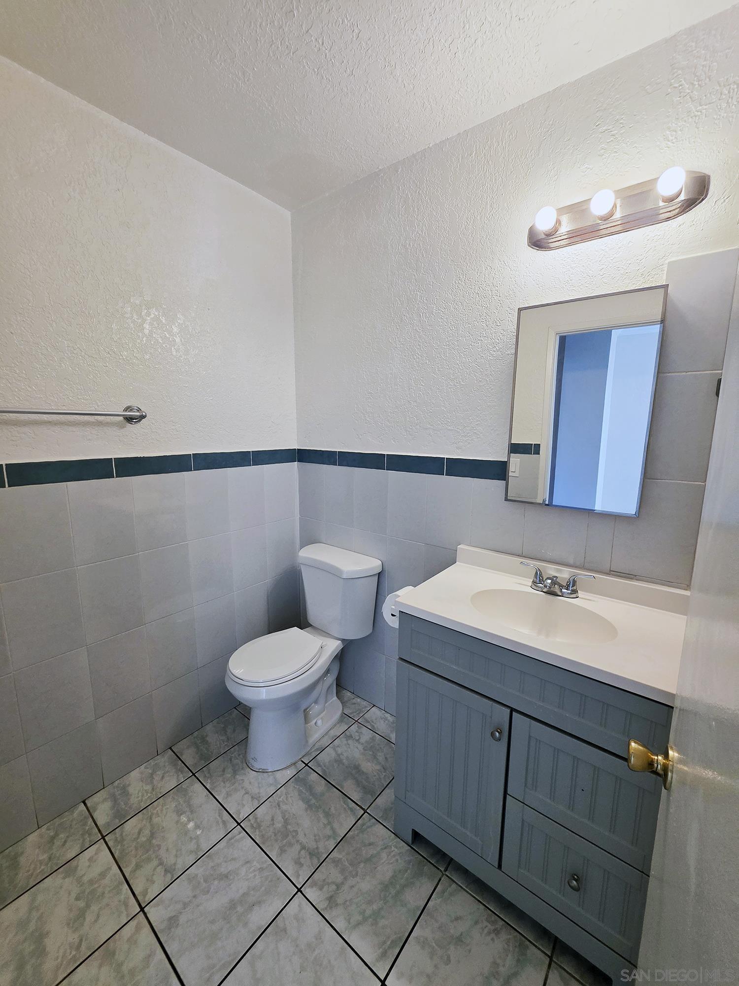 Detail Gallery Image 6 of 18 For 4056  Van Dyke Ave  4, San Diego,  CA 92105 - 2 Beds | 1/1 Baths