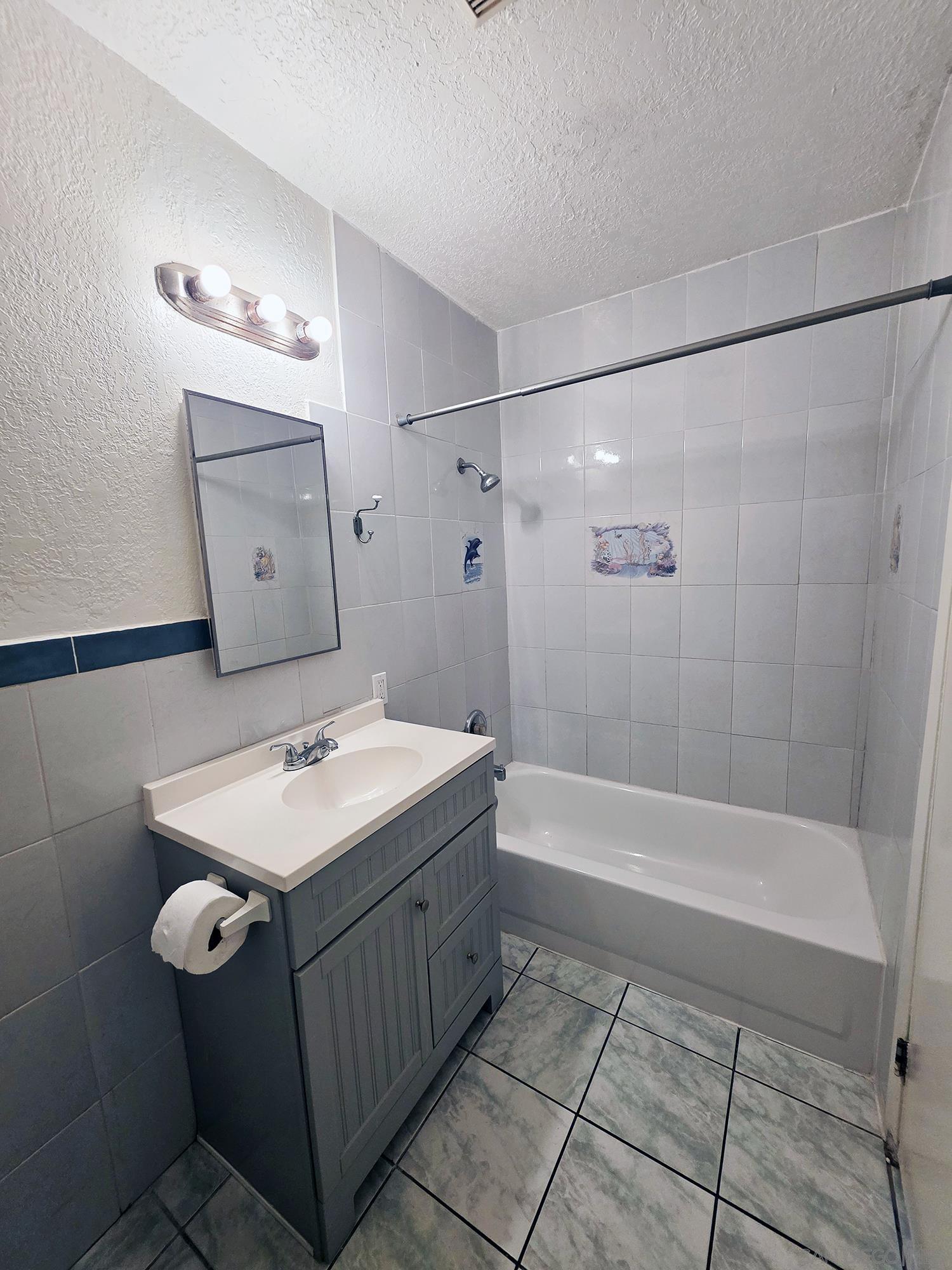 Detail Gallery Image 7 of 18 For 4056  Van Dyke Ave  4, San Diego,  CA 92105 - 2 Beds | 1/1 Baths