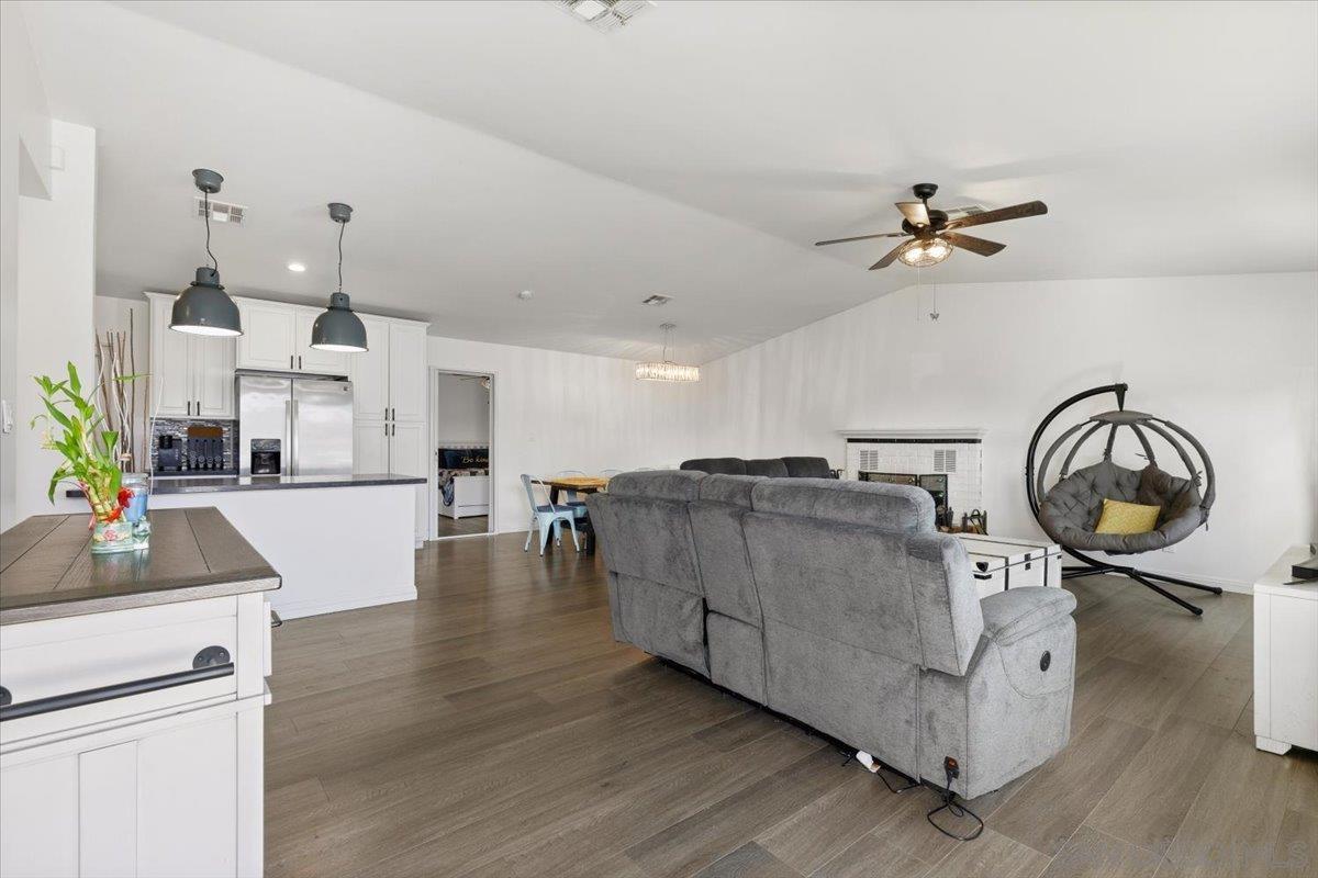 Detail Gallery Image 7 of 37 For 342  Billow Drive, San Diego,  CA 92114 - 4 Beds | 2 Baths