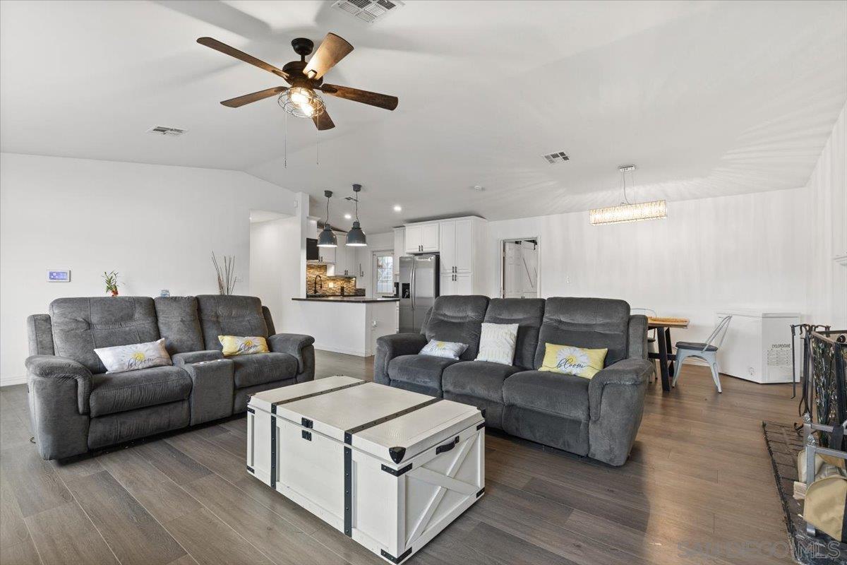 Detail Gallery Image 9 of 37 For 342  Billow Drive, San Diego,  CA 92114 - 4 Beds | 2 Baths