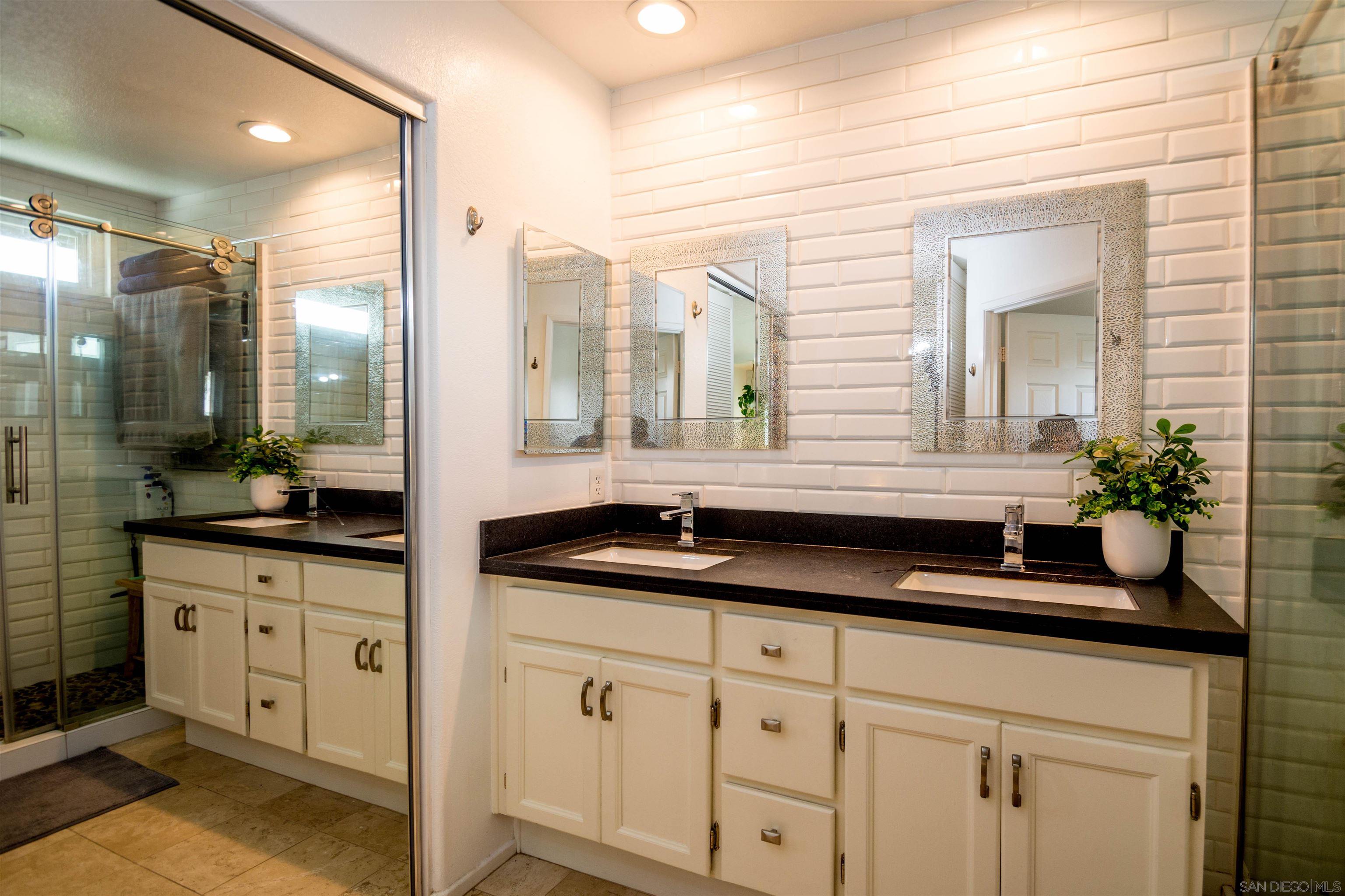 Detail Gallery Image 12 of 25 For 4073  Ivey Vista Way, Oceanside,  CA 92057 - 3 Beds | 2/1 Baths