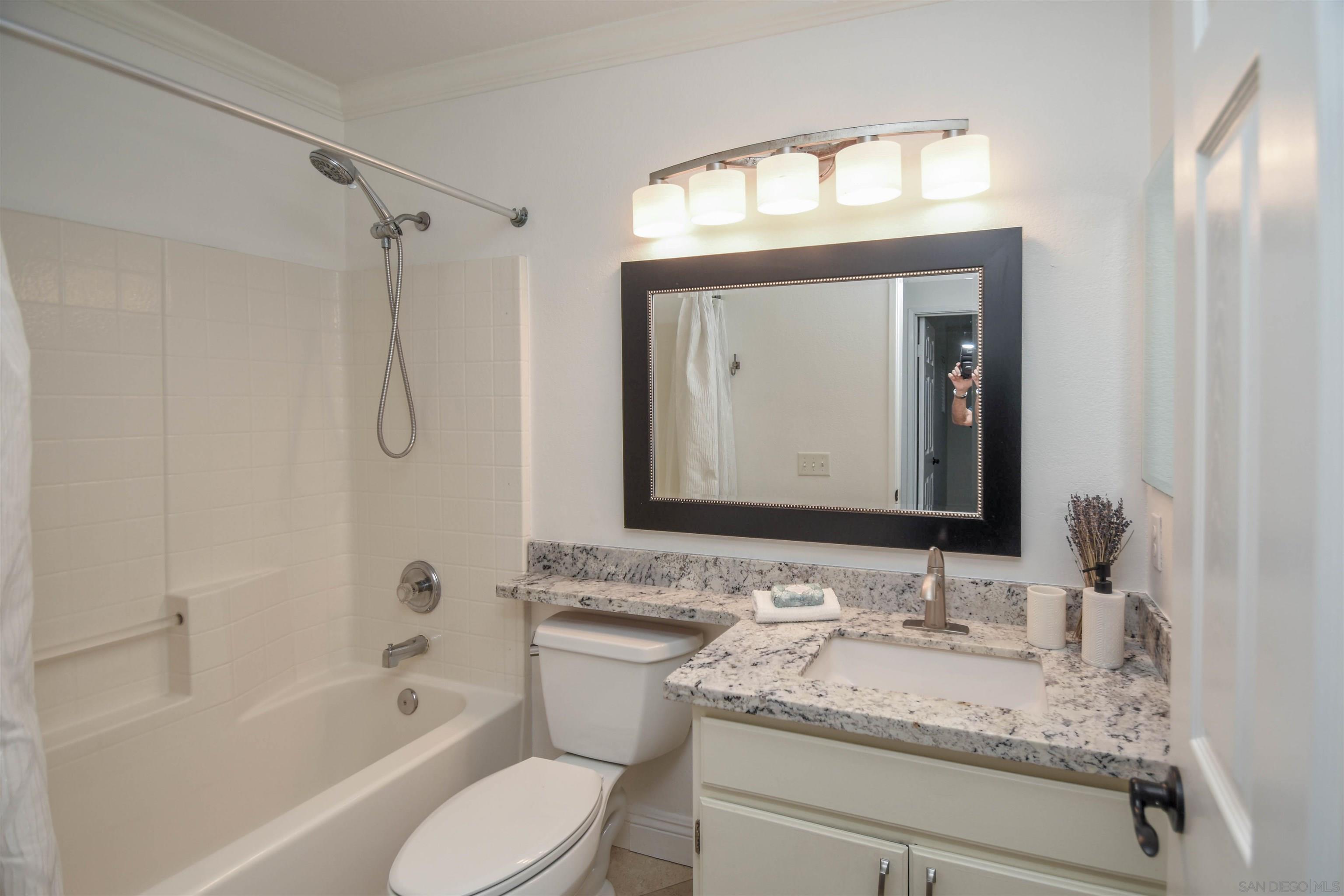 Detail Gallery Image 15 of 25 For 4073  Ivey Vista Way, Oceanside,  CA 92057 - 3 Beds | 2/1 Baths