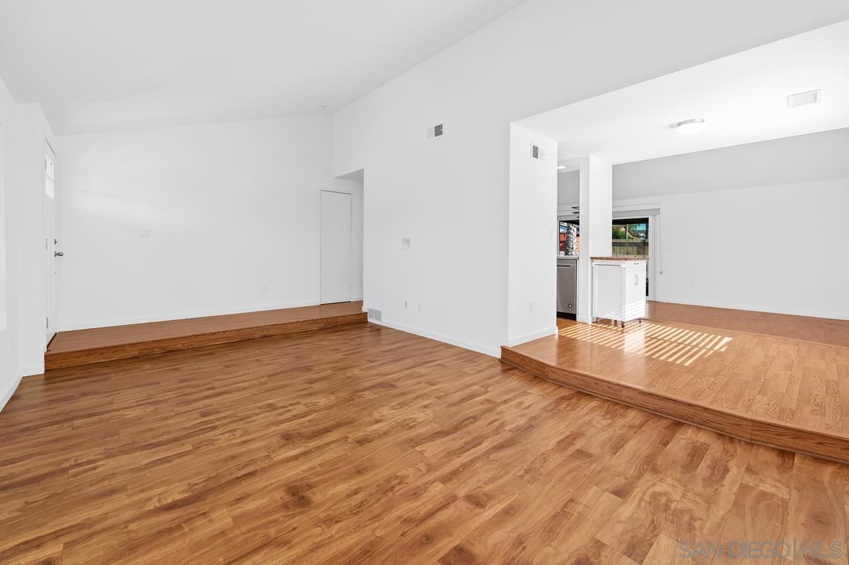 Detail Gallery Image 14 of 26 For 10017  Woodrose Ave, Santee,  CA 92071 - 3 Beds | 2 Baths