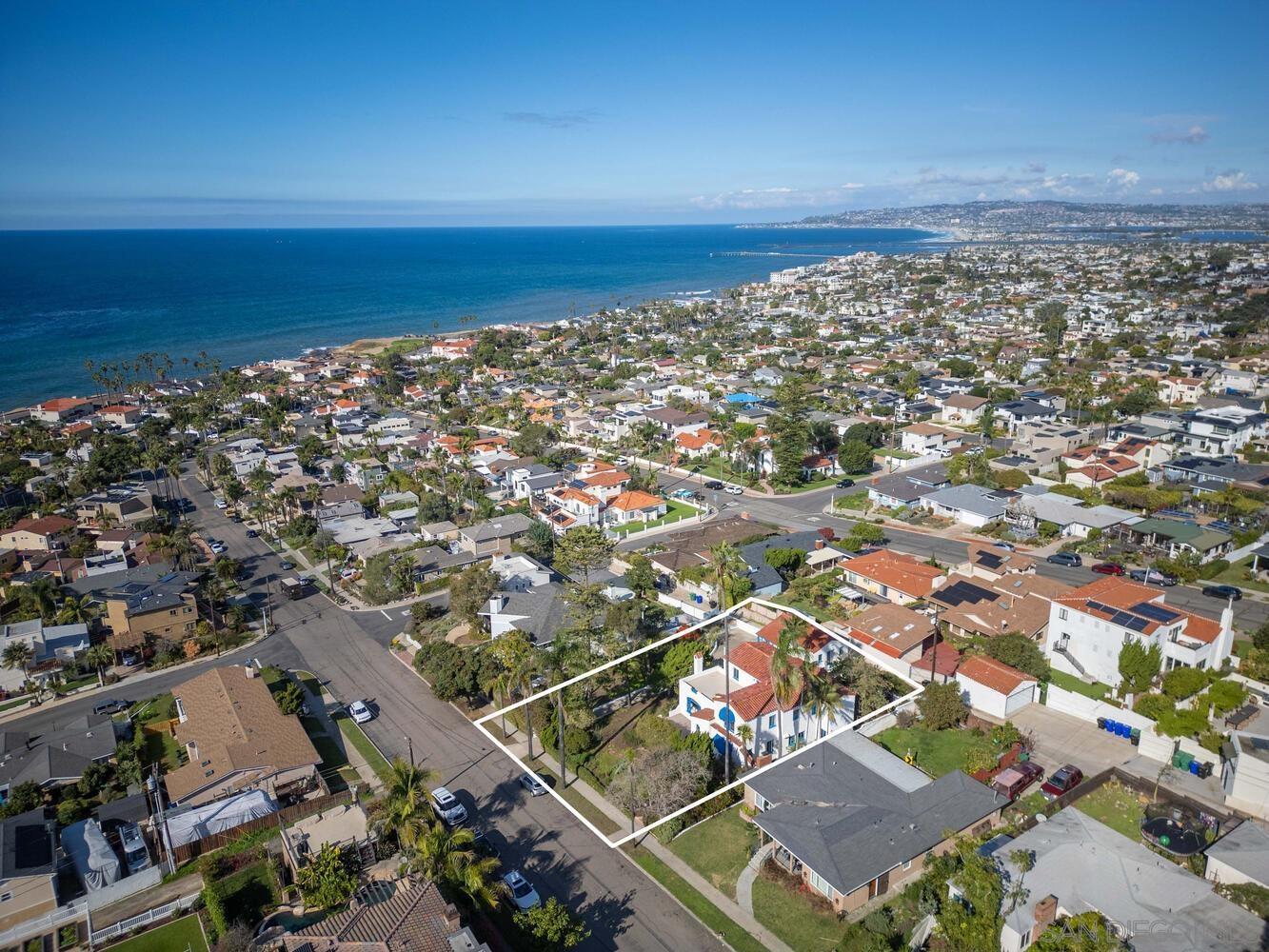 Detail Gallery Image 2 of 75 For 4422  Leon St, San Diego,  CA 92107 - 4 Beds | 4 Baths
