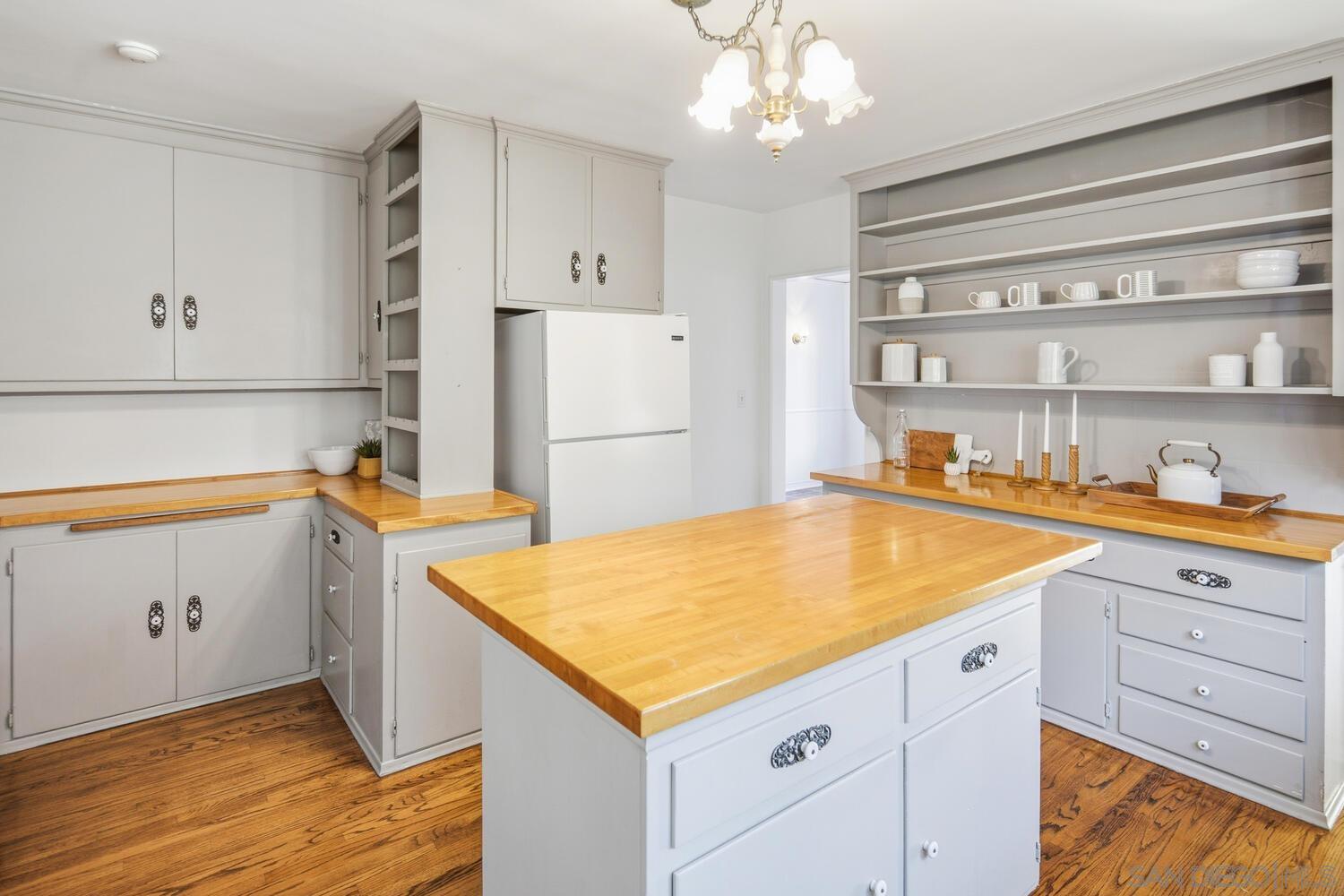 Detail Gallery Image 24 of 75 For 4422  Leon St, San Diego,  CA 92107 - 4 Beds | 4 Baths