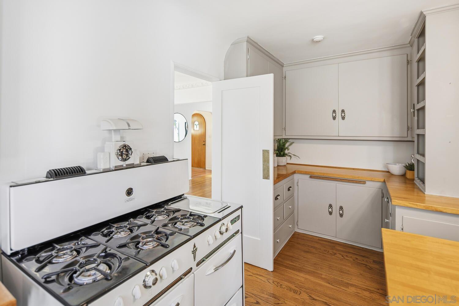 Detail Gallery Image 26 of 75 For 4422  Leon St, San Diego,  CA 92107 - 4 Beds | 4 Baths