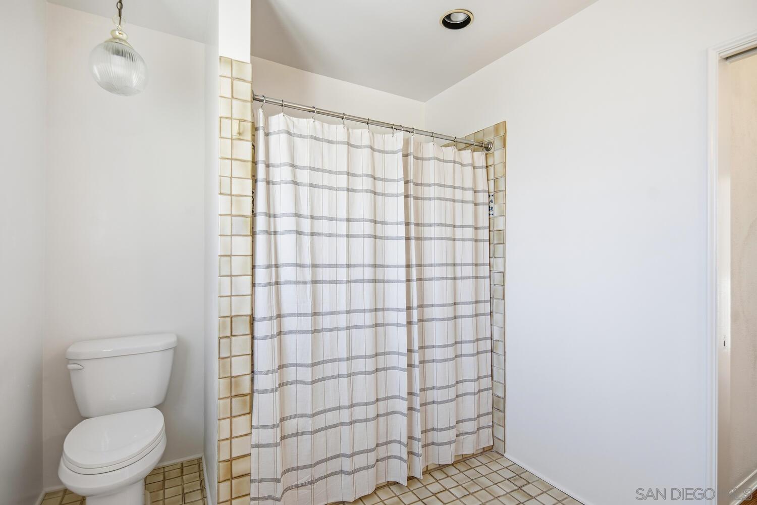 Detail Gallery Image 39 of 75 For 4422  Leon St, San Diego,  CA 92107 - 4 Beds | 4 Baths