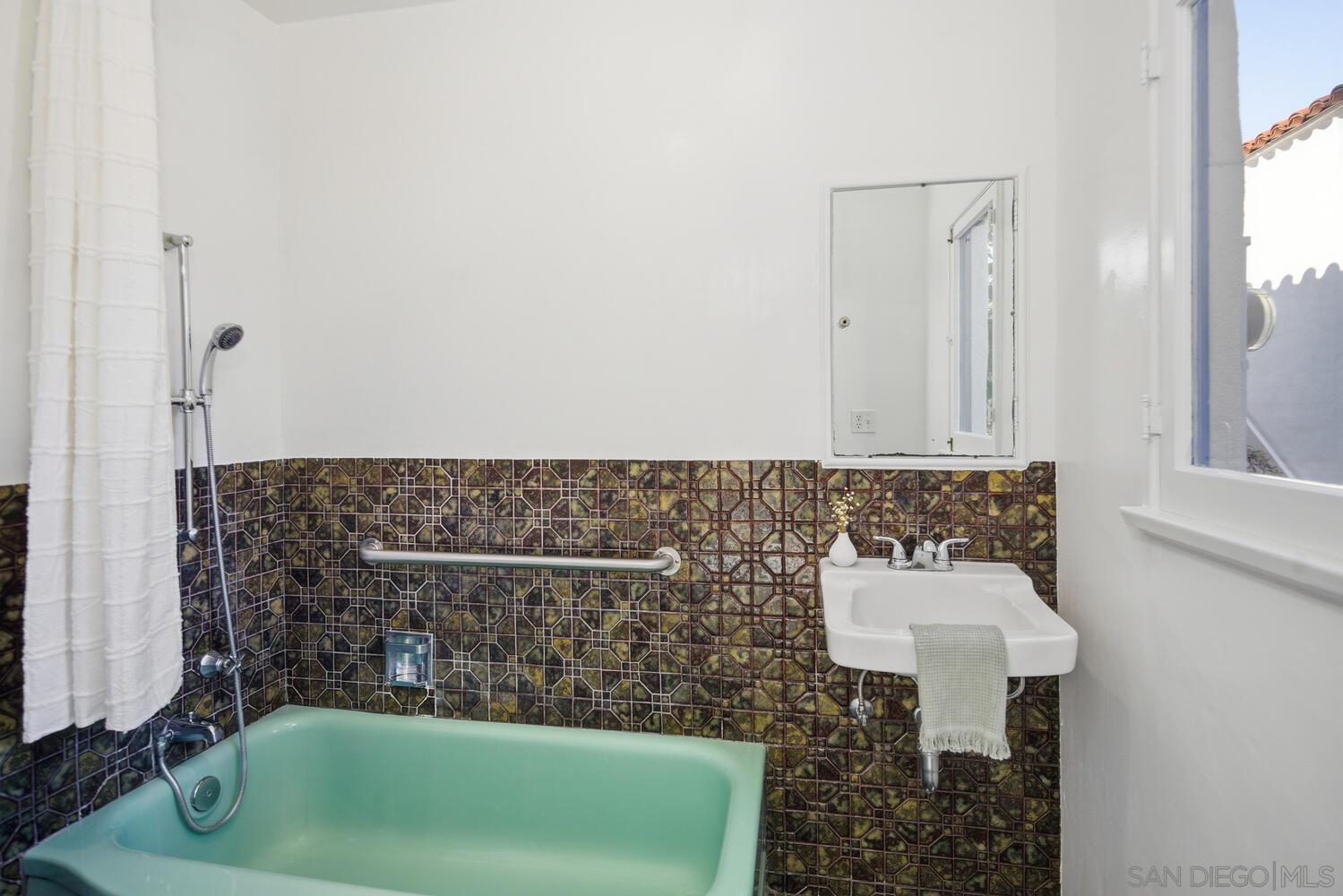 Detail Gallery Image 42 of 75 For 4422  Leon St, San Diego,  CA 92107 - 4 Beds | 4 Baths