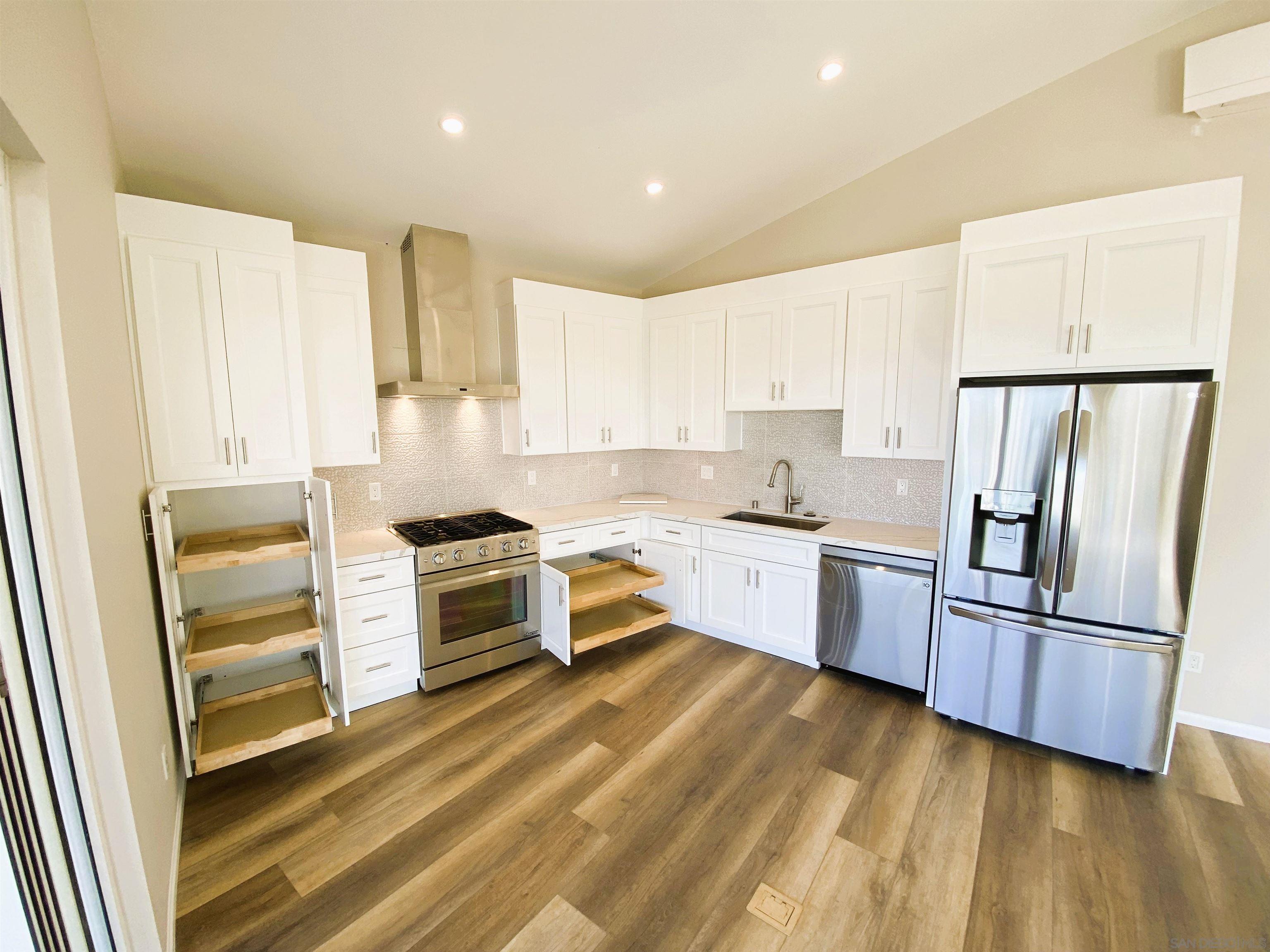 Detail Gallery Image 2 of 4 For 1305  Blue Sky Dr, Cardiff By The Sea,  CA 92007 - 2 Beds | 2 Baths