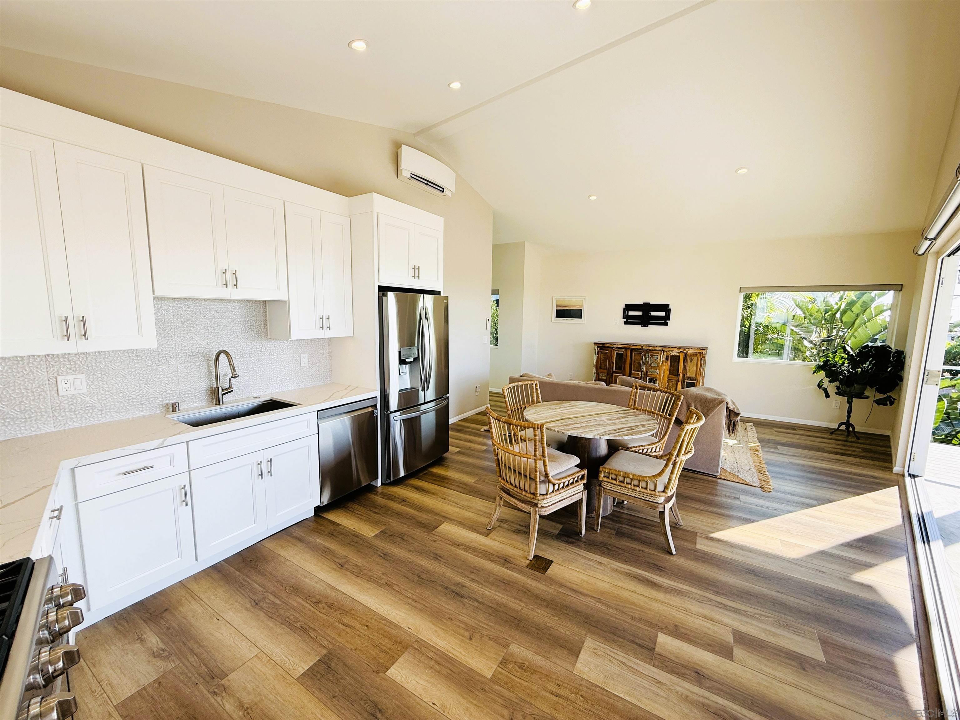 Detail Gallery Image 3 of 4 For 1305  Blue Sky Dr, Cardiff By The Sea,  CA 92007 - 2 Beds | 2 Baths