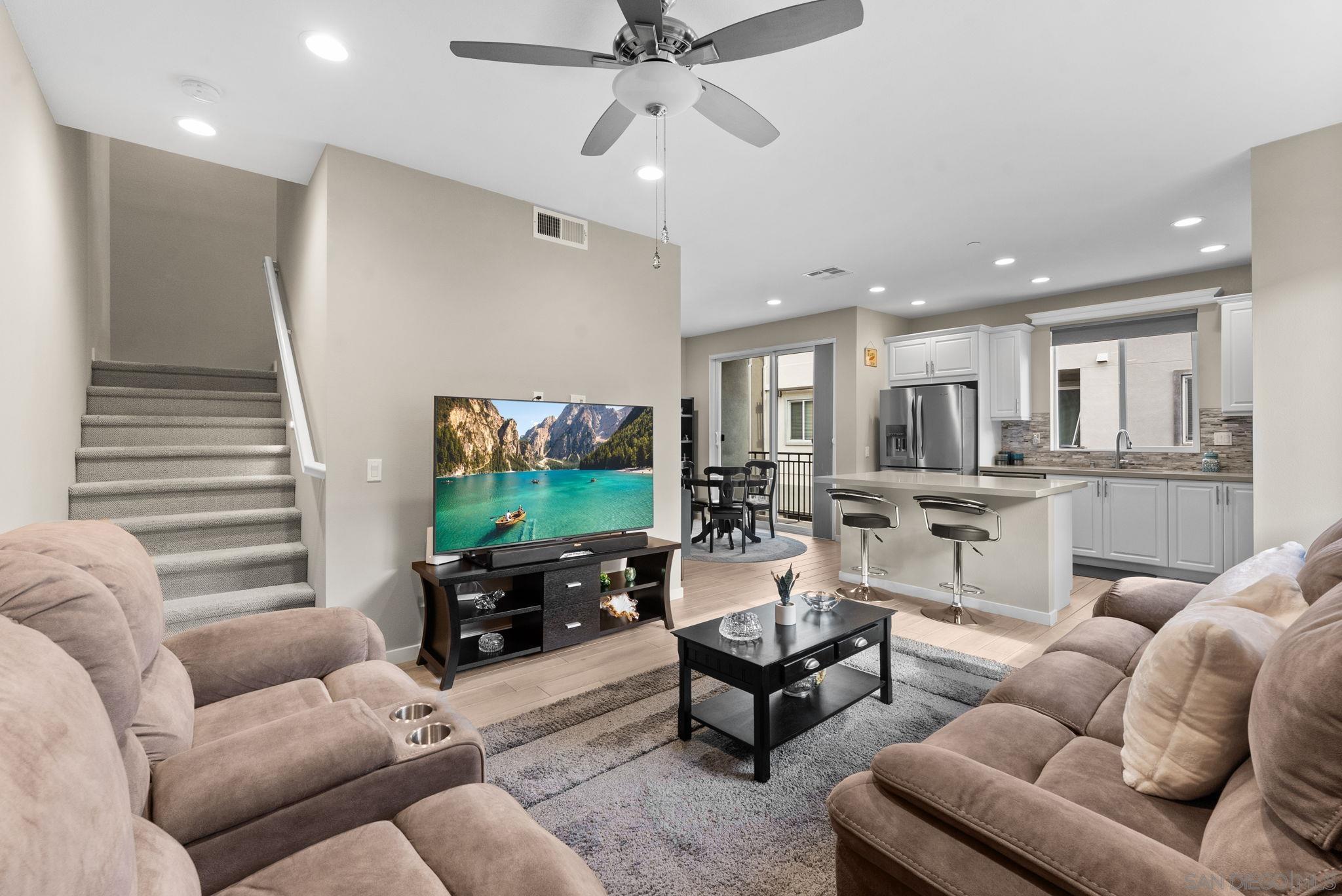 Detail Gallery Image 2 of 29 For 2532  S Escondido Blvd  #204,  Escondido,  CA 92025 - 2 Beds | 2/1 Baths