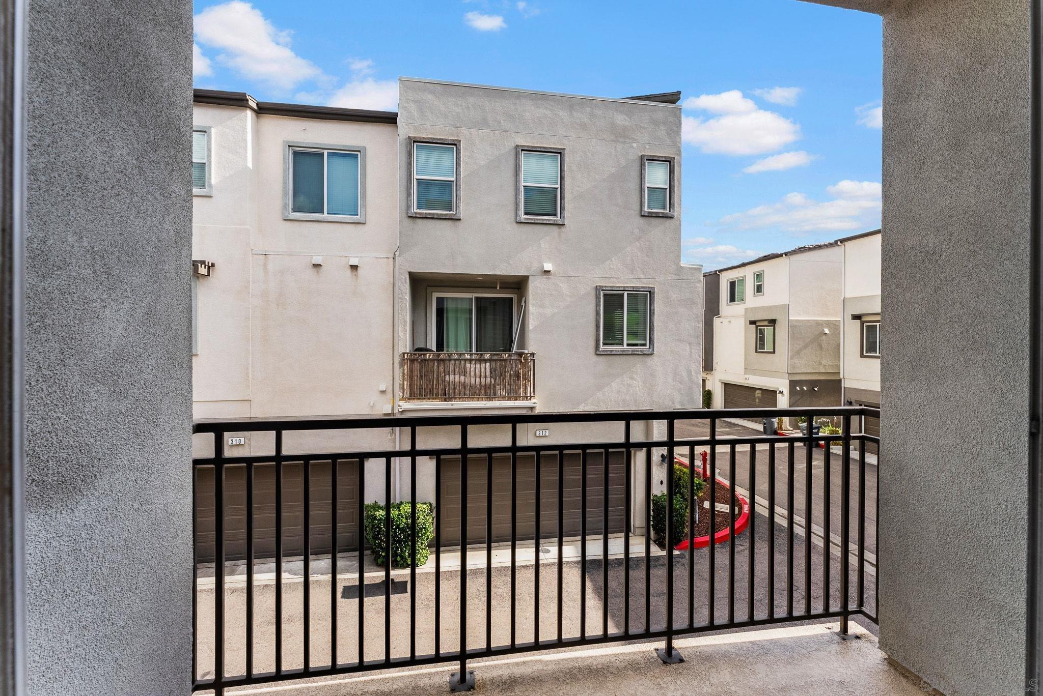 Detail Gallery Image 19 of 29 For 2532  S Escondido Blvd  #204,  Escondido,  CA 92025 - 2 Beds | 2/1 Baths