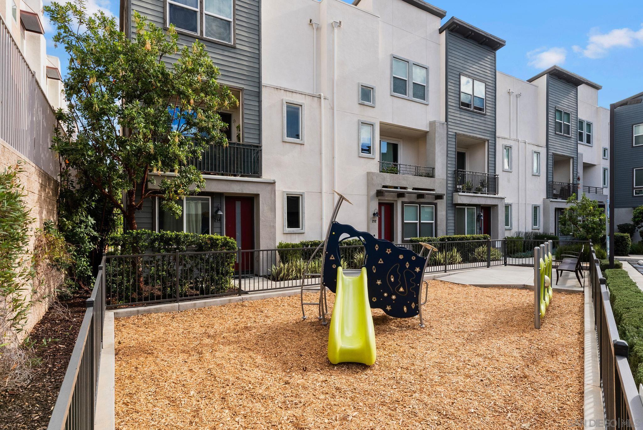Detail Gallery Image 23 of 29 For 2532  S Escondido Blvd  #204,  Escondido,  CA 92025 - 2 Beds | 2/1 Baths