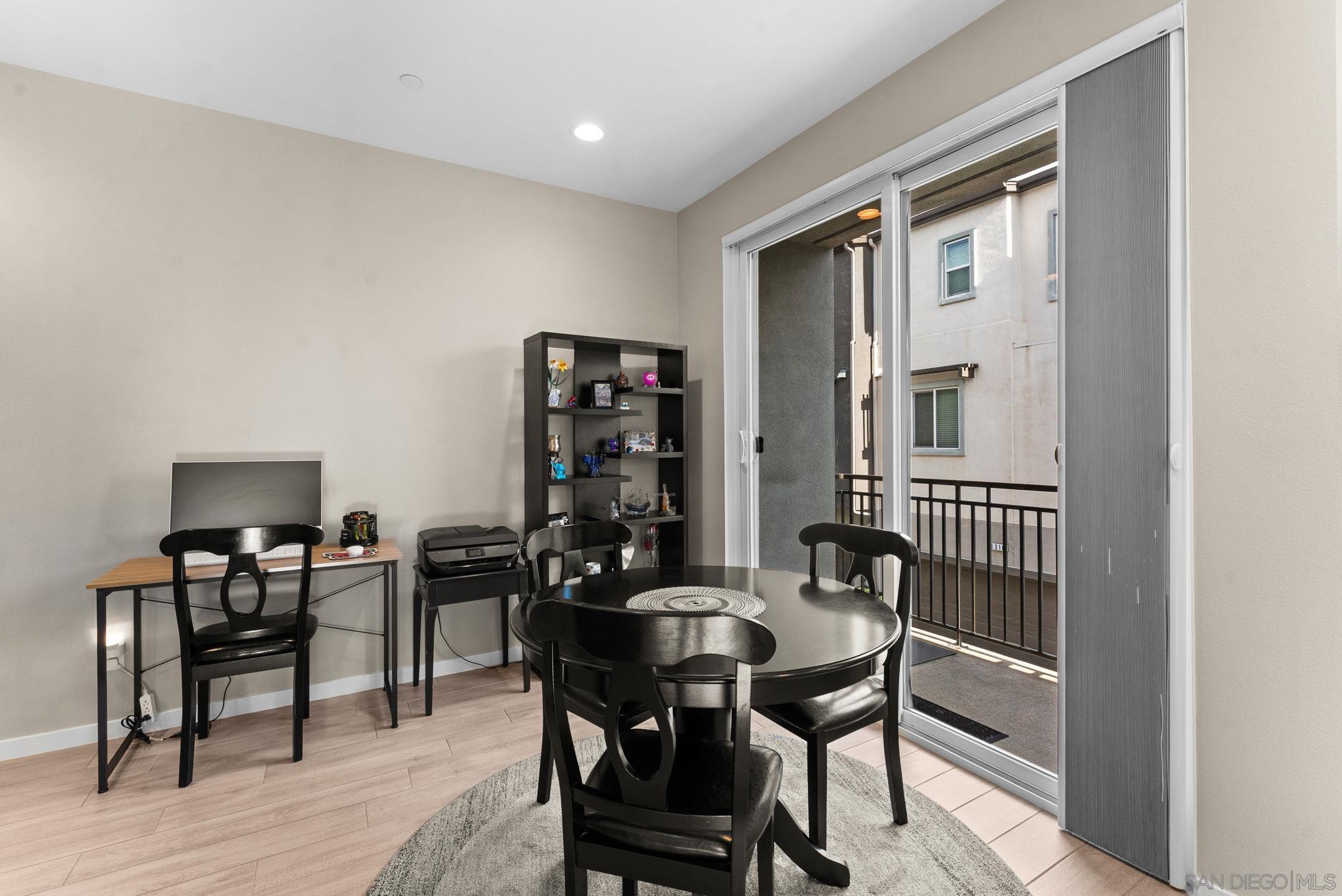 Detail Gallery Image 6 of 29 For 2532  S Escondido Blvd  #204,  Escondido,  CA 92025 - 2 Beds | 2/1 Baths