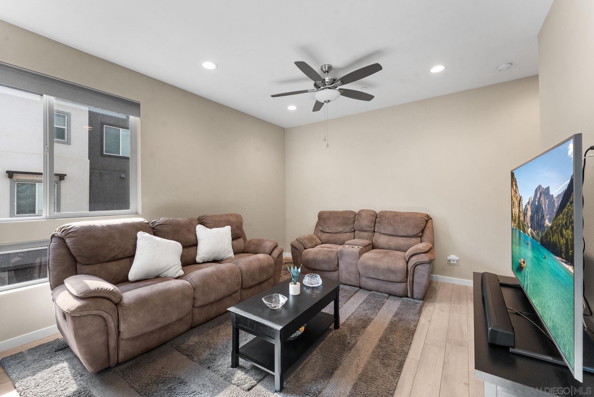 Detail Gallery Image 9 of 29 For 2532  S Escondido Blvd  #204,  Escondido,  CA 92025 - 2 Beds | 2/1 Baths