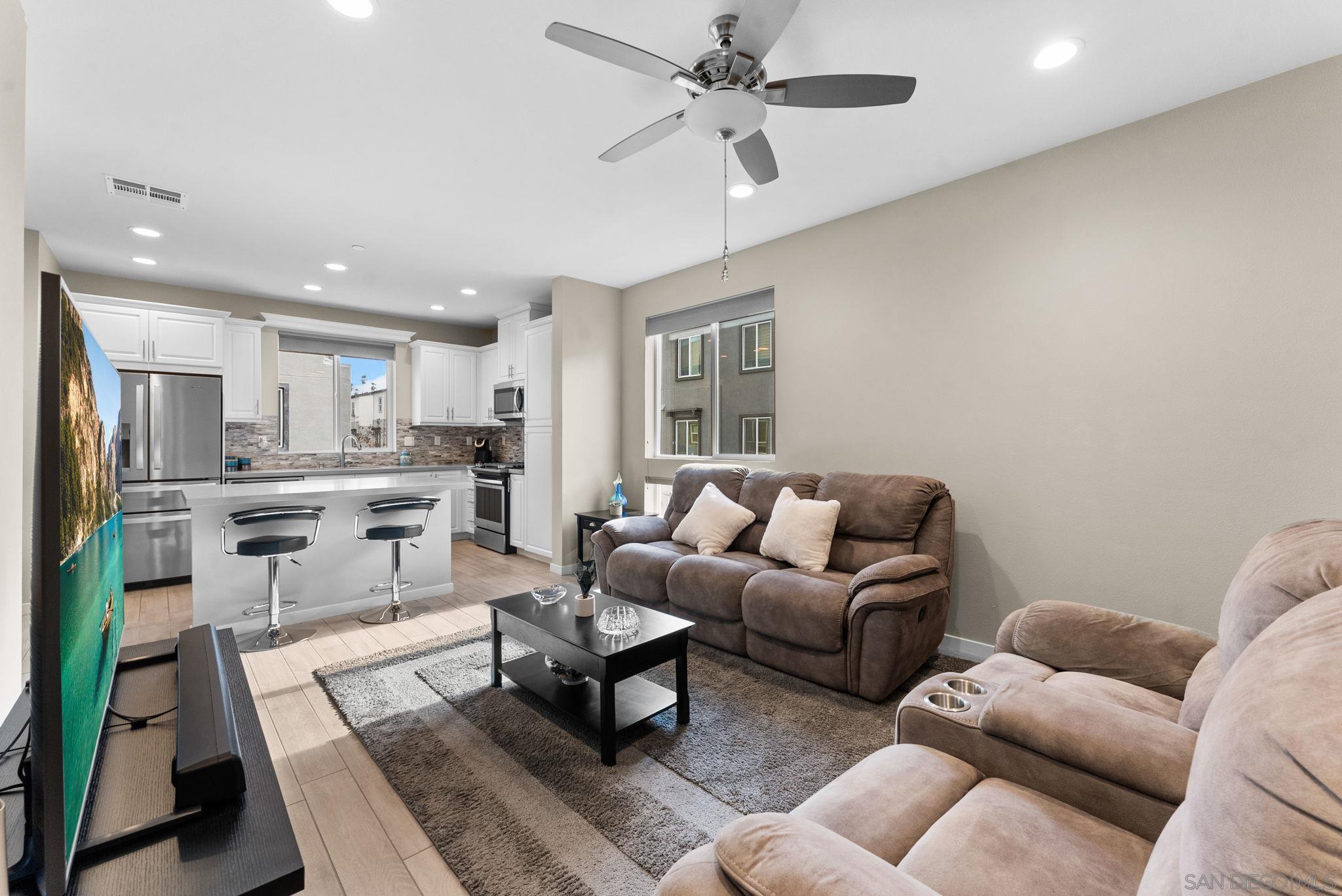 Detail Gallery Image 10 of 29 For 2532  S Escondido Blvd  #204,  Escondido,  CA 92025 - 2 Beds | 2/1 Baths