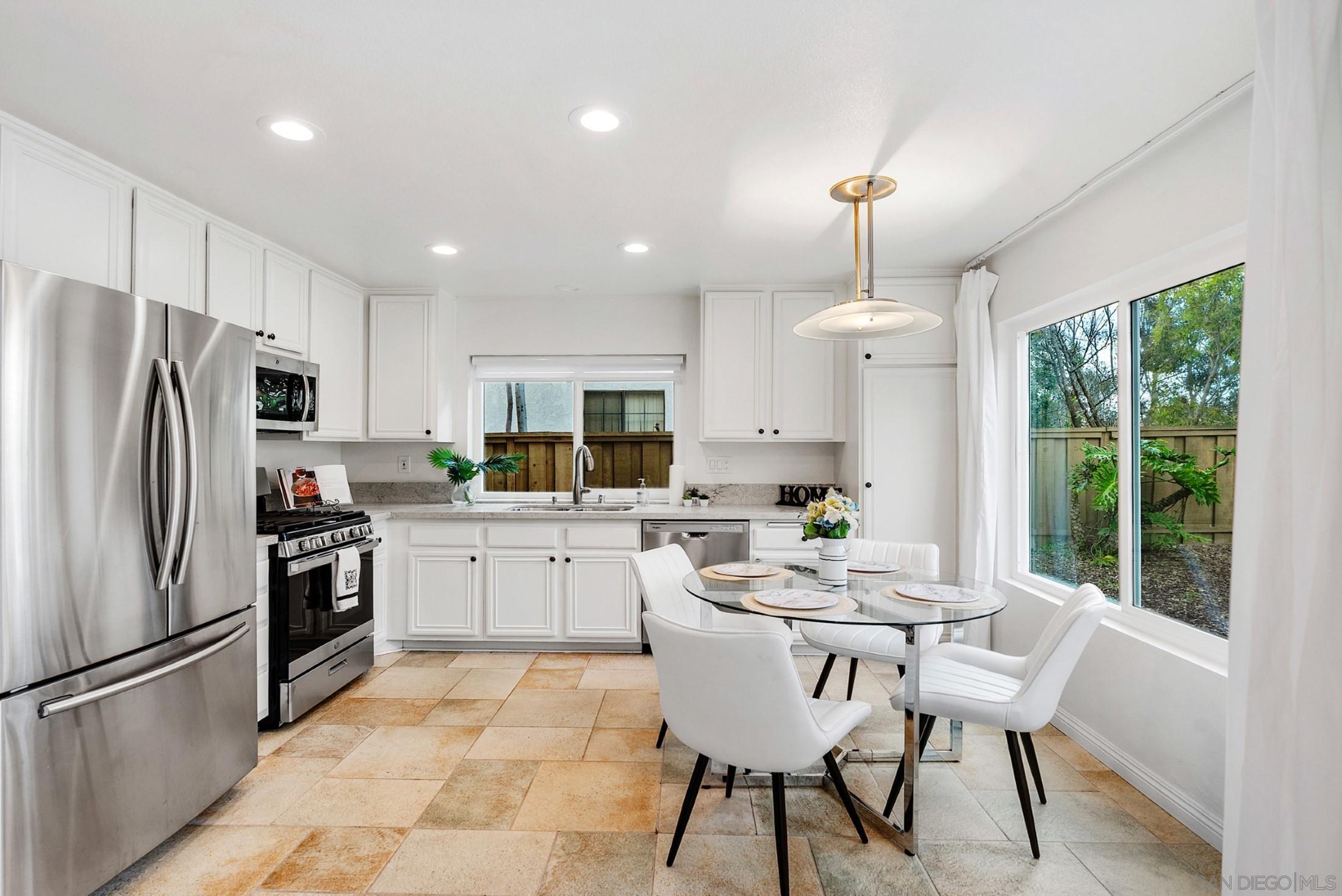 Detail Gallery Image 13 of 40 For 10734  Chinon Circle, San Diego,  CA 92126 - 4 Beds | 2/1 Baths