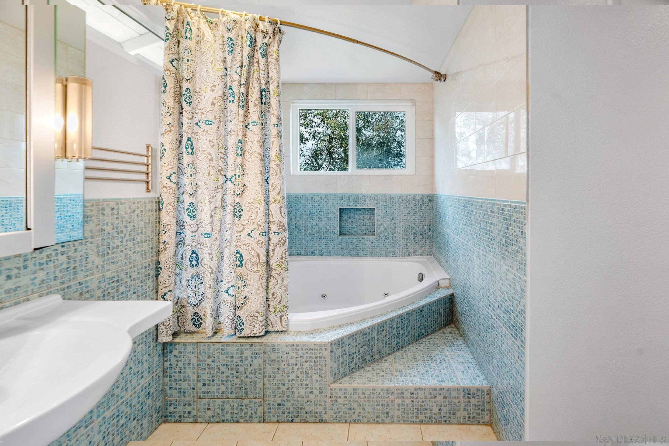 Detail Gallery Image 22 of 40 For 10734  Chinon Circle, San Diego,  CA 92126 - 4 Beds | 2/1 Baths