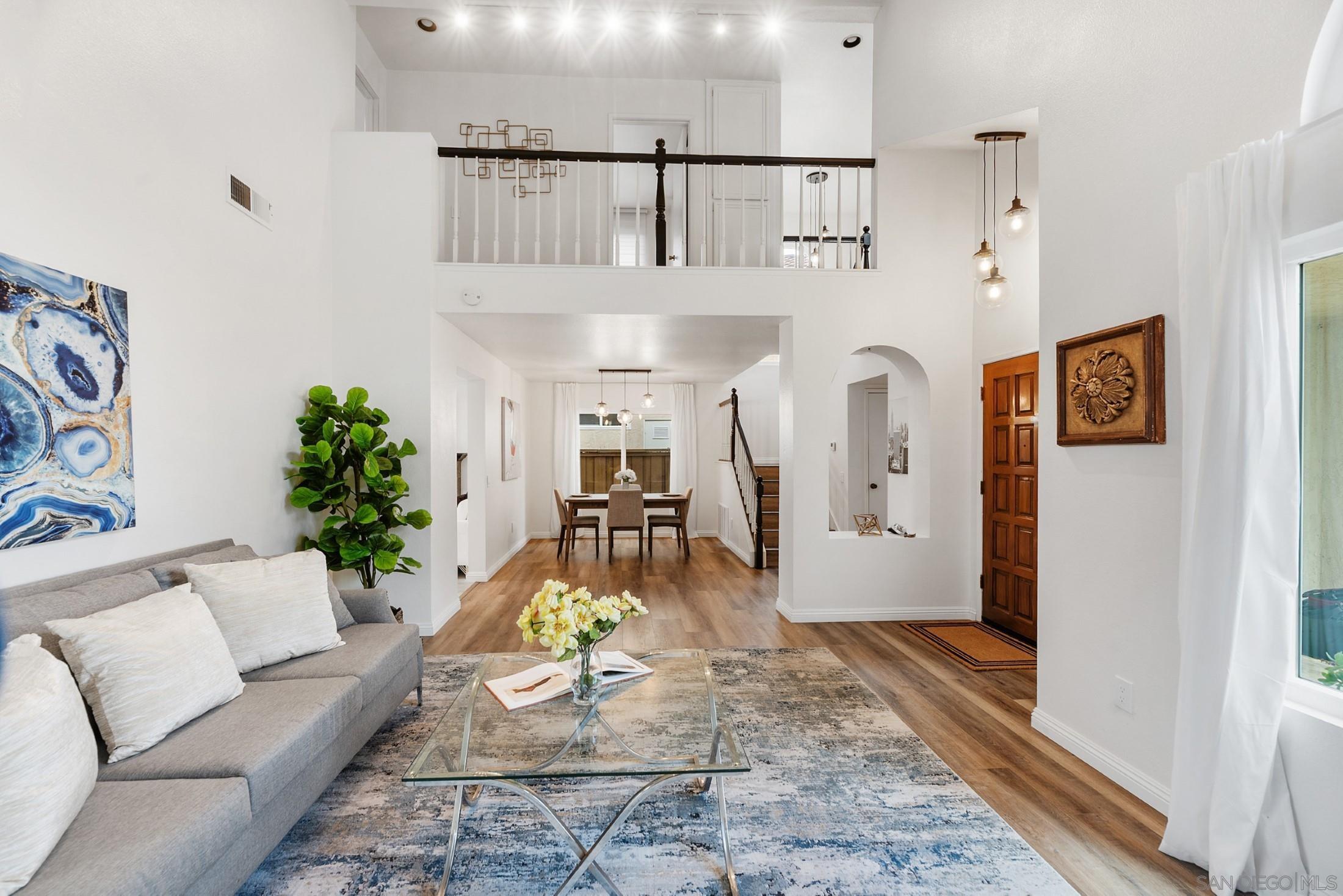 Detail Gallery Image 5 of 40 For 10734  Chinon Circle, San Diego,  CA 92126 - 4 Beds | 2/1 Baths