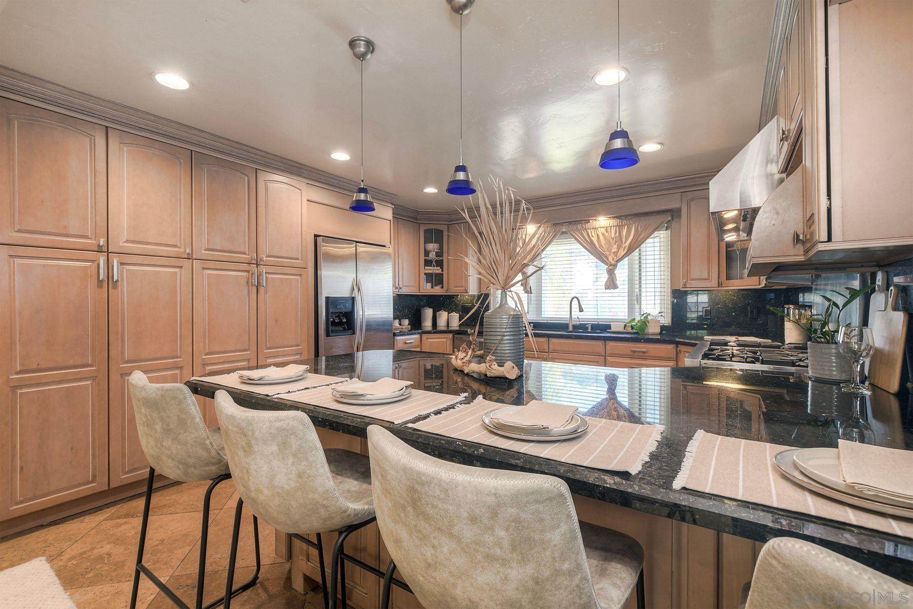 Detail Gallery Image 8 of 26 For 2372  Worden St, San Diego,  CA 92107 - 4 Beds | 2 Baths