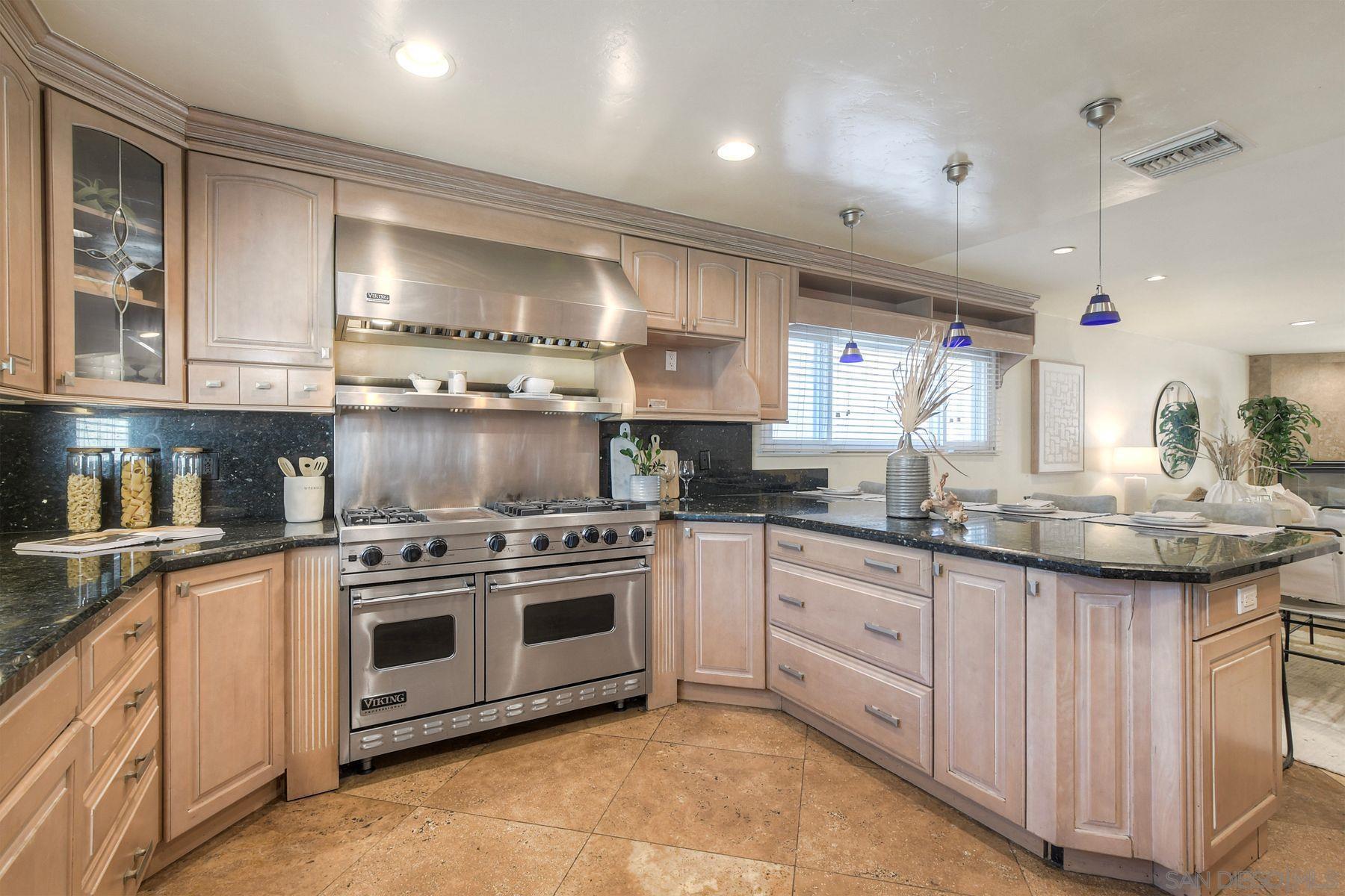 Detail Gallery Image 10 of 26 For 2372  Worden St, San Diego,  CA 92107 - 4 Beds | 2 Baths