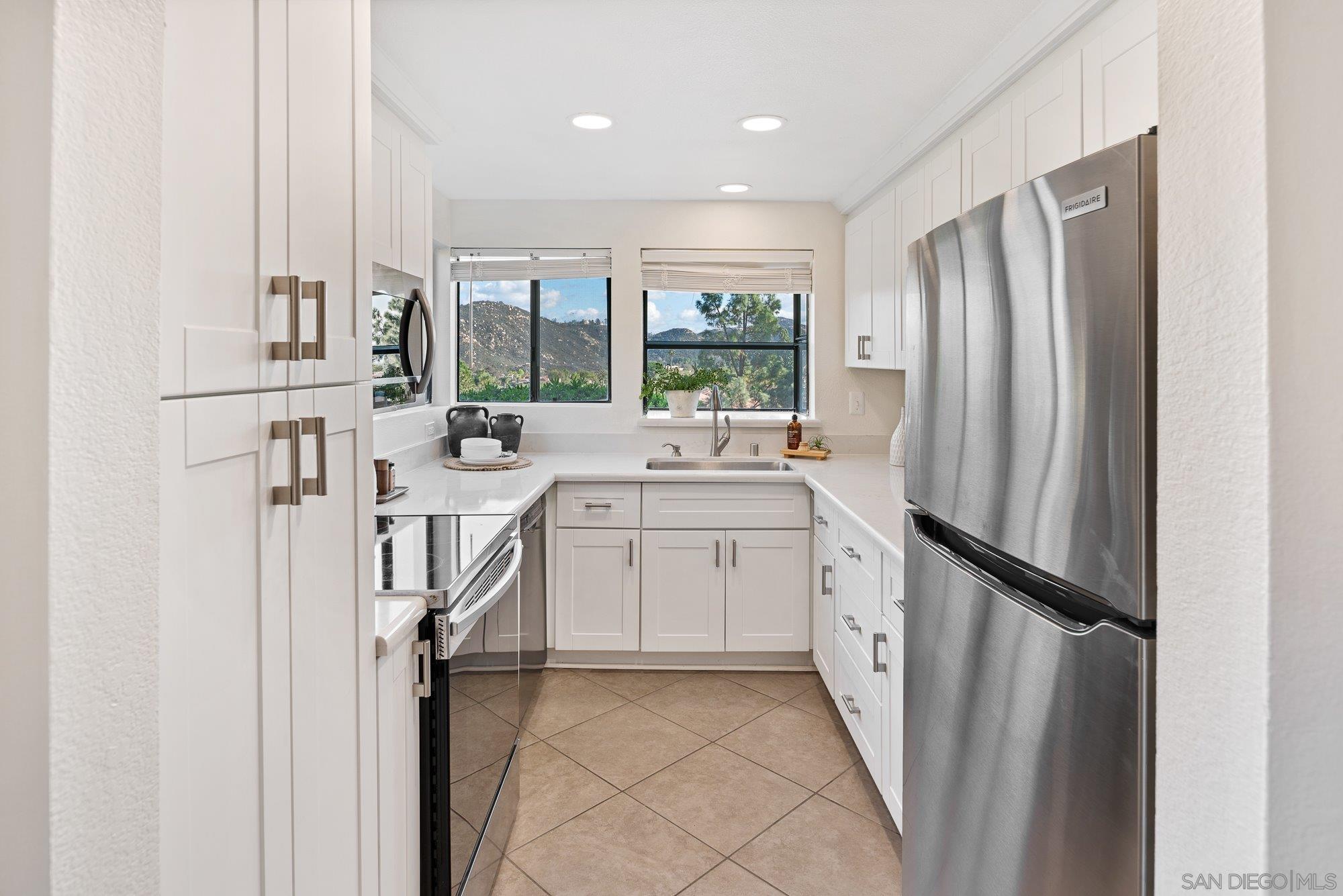 Detail Gallery Image 9 of 46 For 12290  Corte Sabio  #3101,  San Diego,  CA 92128 - 2 Beds | 2 Baths