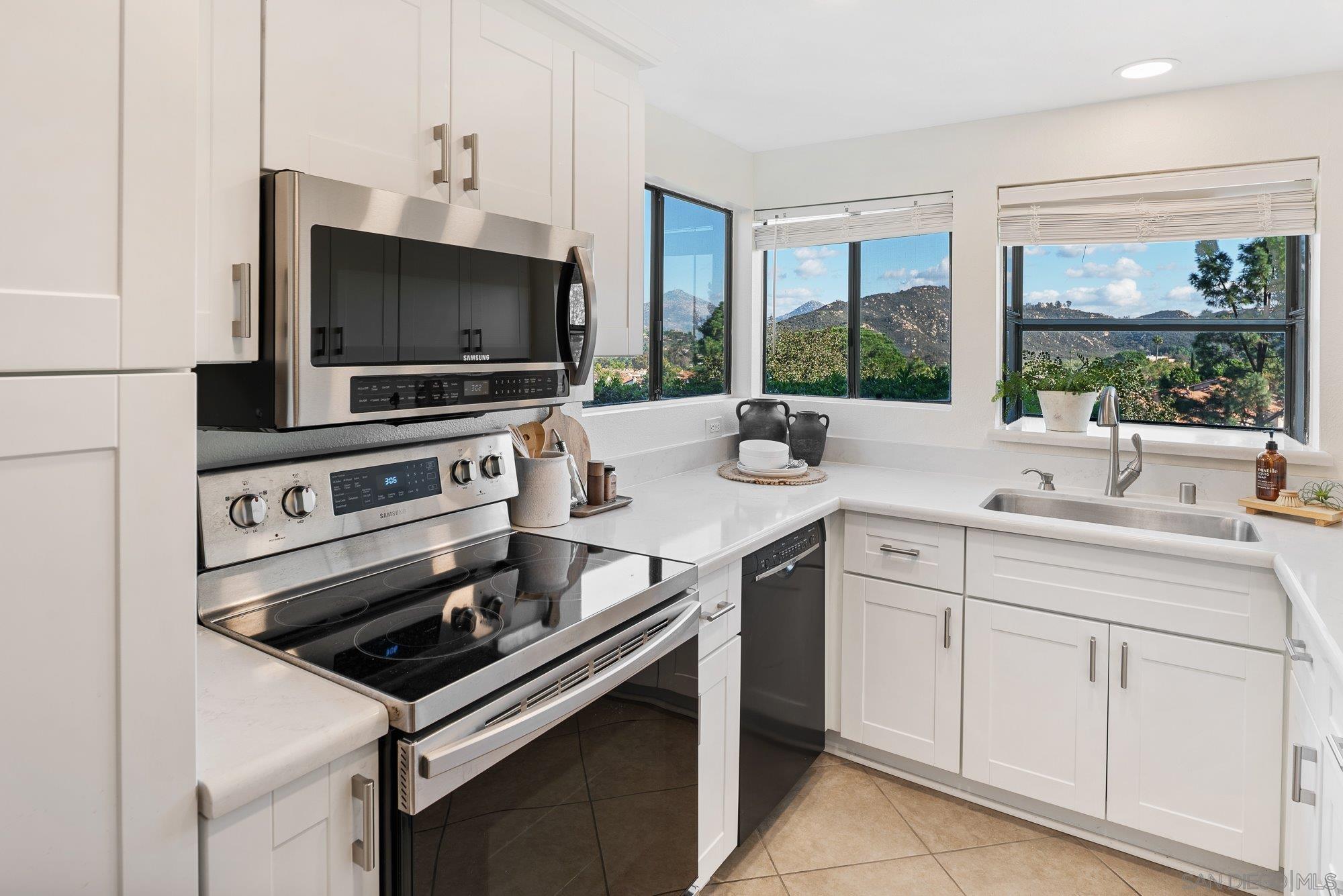 Detail Gallery Image 10 of 46 For 12290  Corte Sabio  #3101,  San Diego,  CA 92128 - 2 Beds | 2 Baths