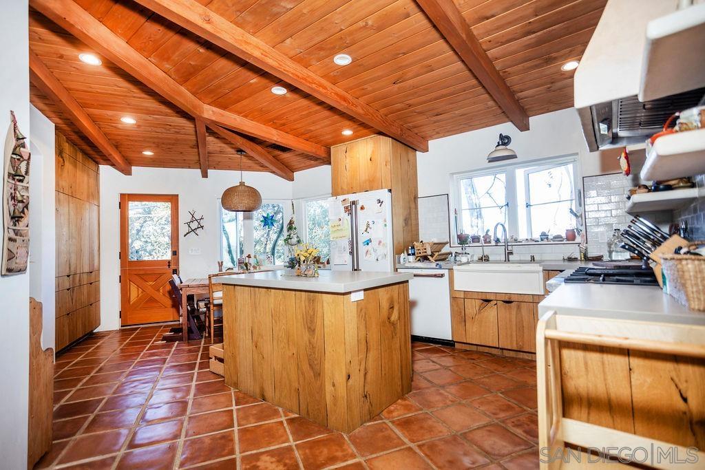 Detail Gallery Image 2 of 53 For 255  Hillside Place, El Cajon,  CA 92021 - 4 Beds | 3/1 Baths