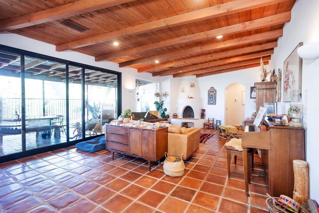 Detail Gallery Image 11 of 53 For 255  Hillside Place, El Cajon,  CA 92021 - 4 Beds | 3/1 Baths