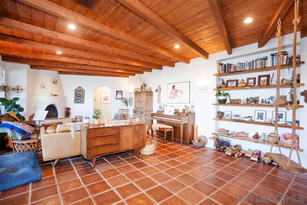 Detail Gallery Image 12 of 53 For 255  Hillside Place, El Cajon,  CA 92021 - 4 Beds | 3/1 Baths