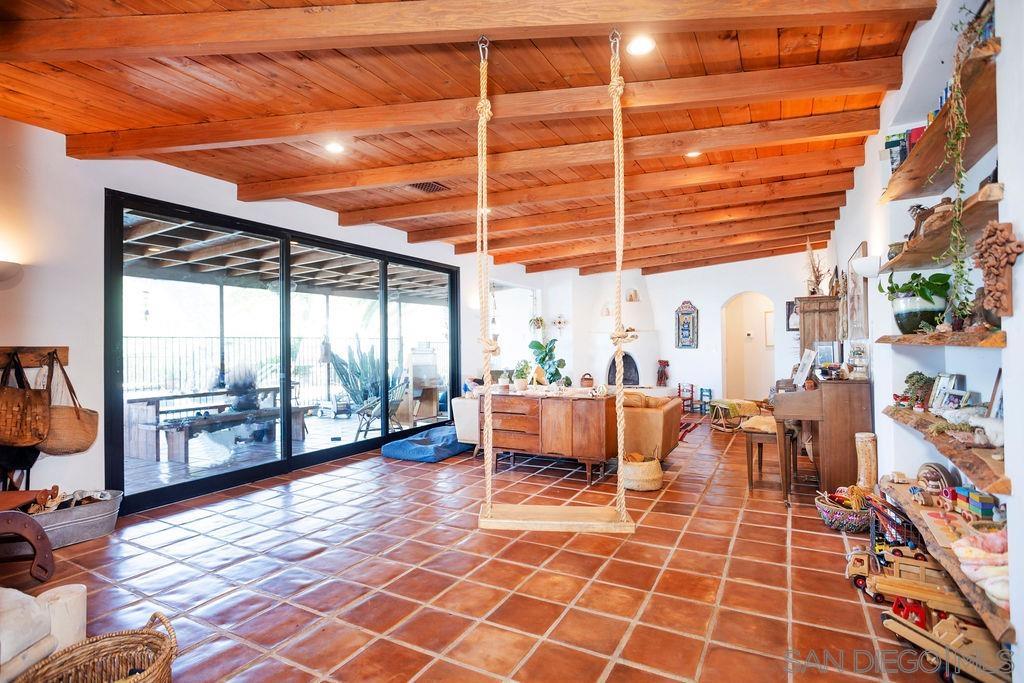 Detail Gallery Image 15 of 53 For 255  Hillside Place, El Cajon,  CA 92021 - 4 Beds | 3/1 Baths