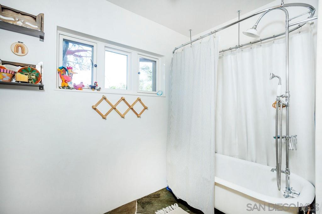 Detail Gallery Image 18 of 53 For 255  Hillside Place, El Cajon,  CA 92021 - 4 Beds | 3/1 Baths