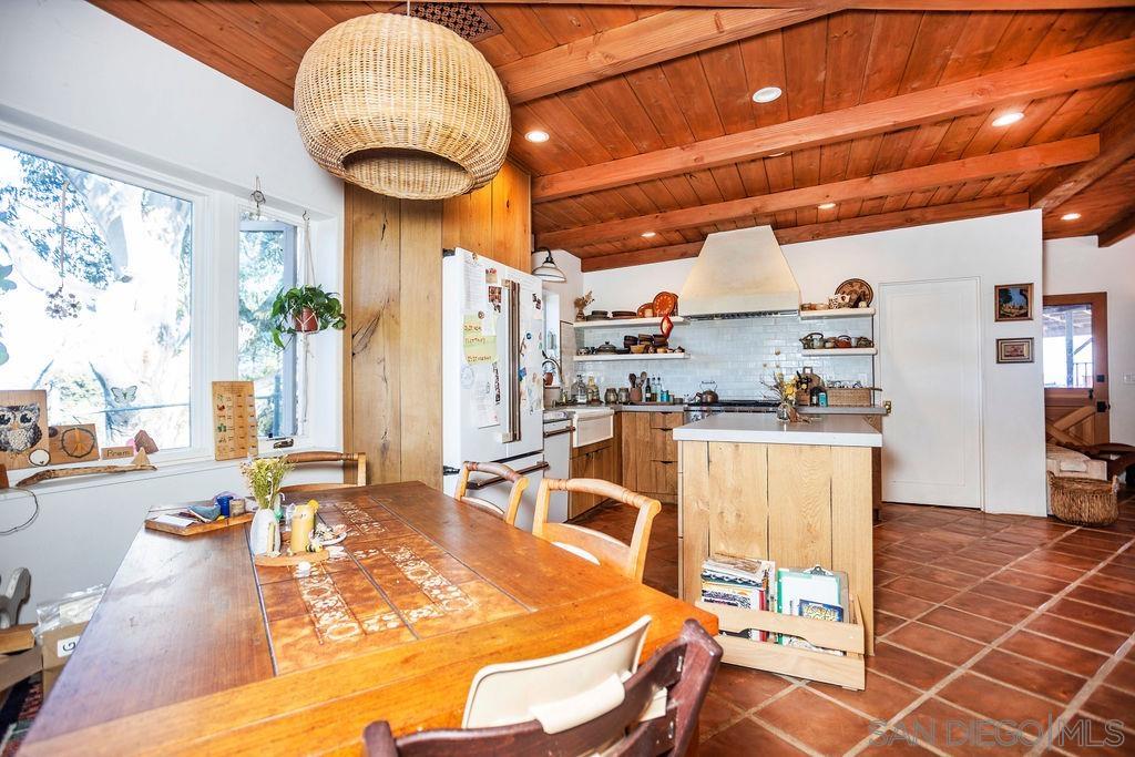 Detail Gallery Image 4 of 53 For 255  Hillside Place, El Cajon,  CA 92021 - 4 Beds | 3/1 Baths