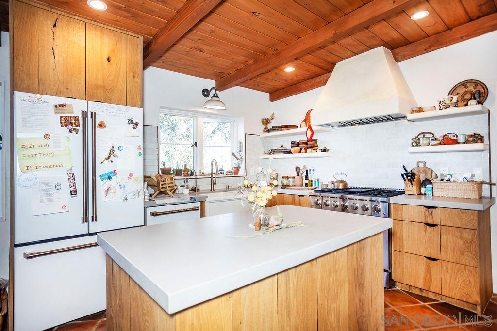 Detail Gallery Image 5 of 53 For 255  Hillside Place, El Cajon,  CA 92021 - 4 Beds | 3/1 Baths