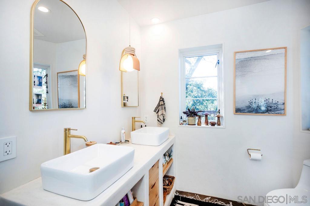 Detail Gallery Image 9 of 53 For 255  Hillside Place, El Cajon,  CA 92021 - 4 Beds | 3/1 Baths