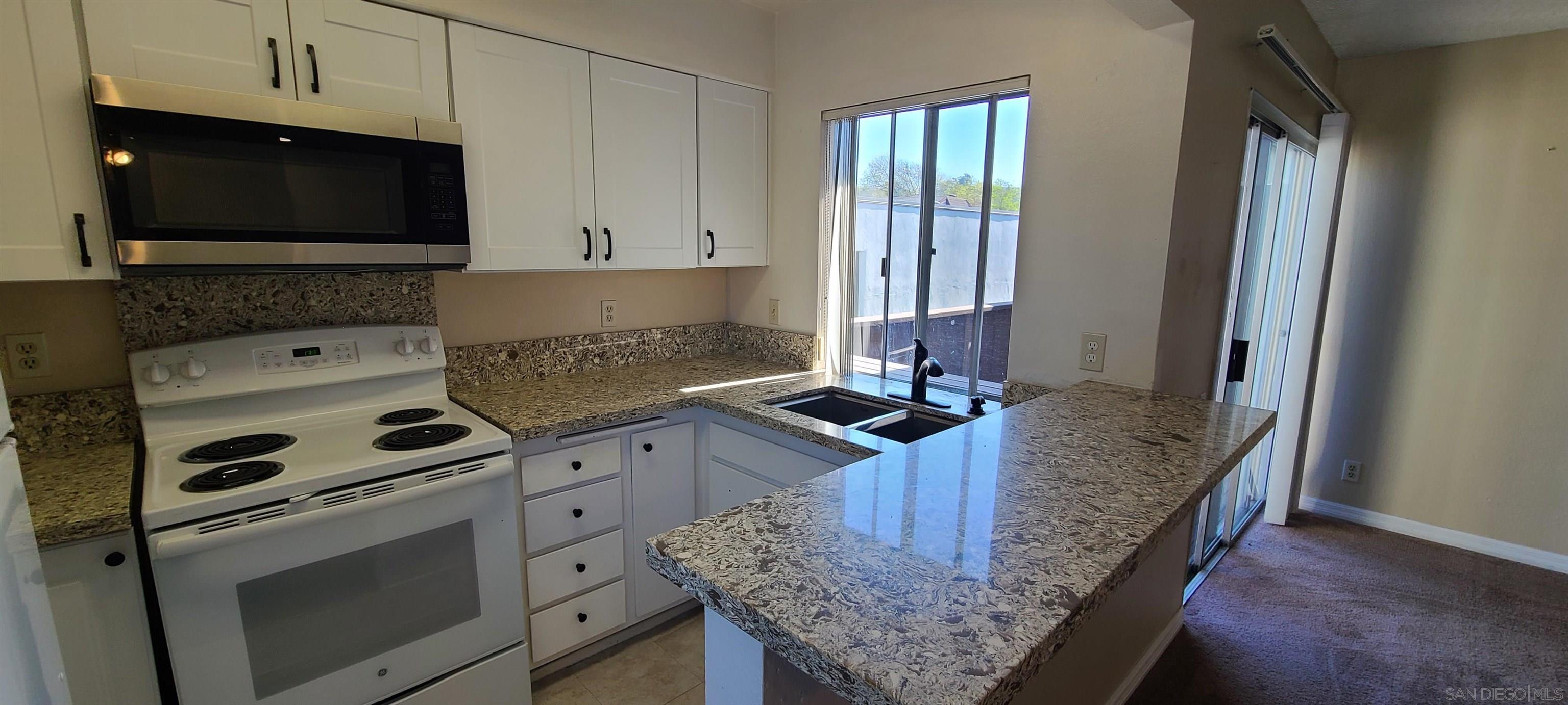 Detail Gallery Image 2 of 42 For 1395  Caminito Gabaldon  #C,  San Diego,  CA 92108 - 2 Beds | 1 Baths