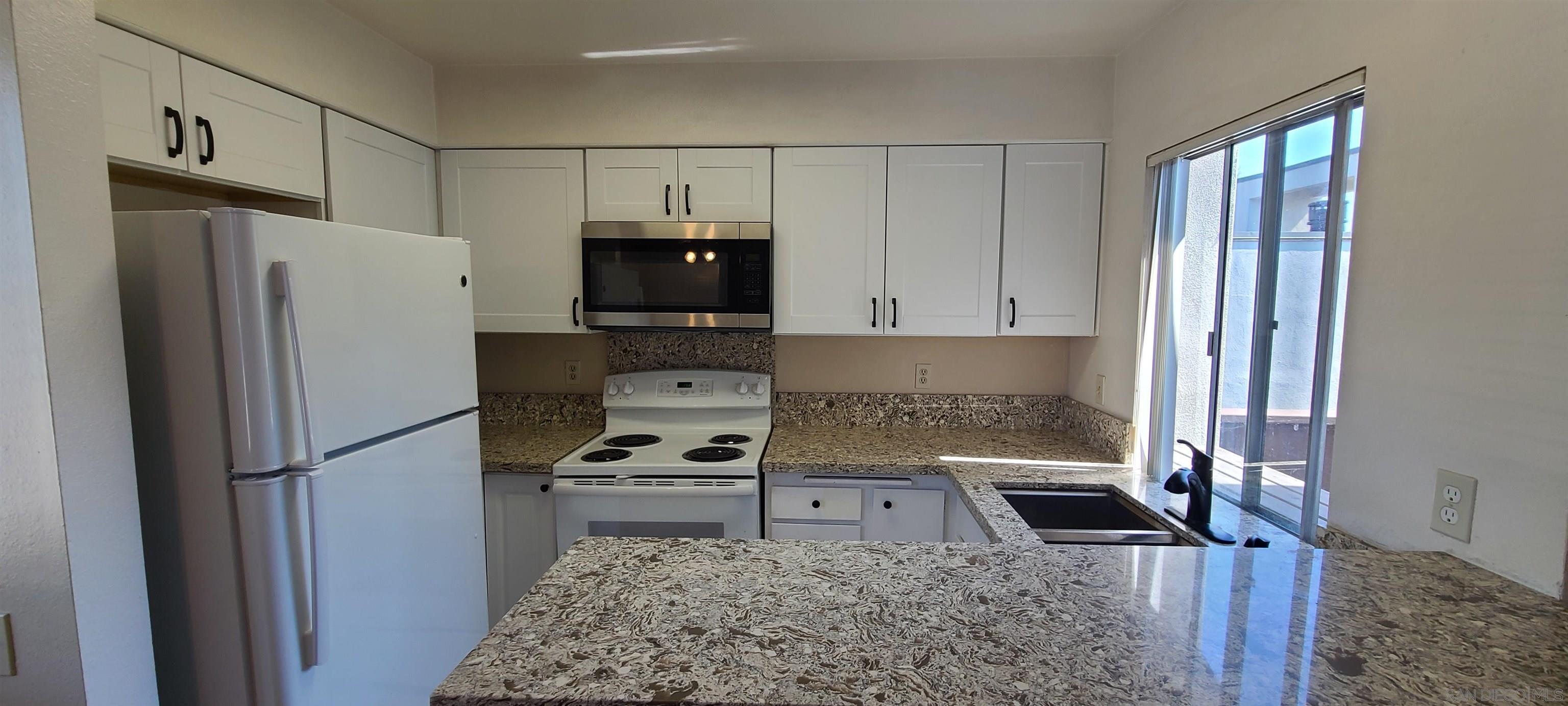 Detail Gallery Image 3 of 42 For 1395  Caminito Gabaldon  #C,  San Diego,  CA 92108 - 2 Beds | 1 Baths