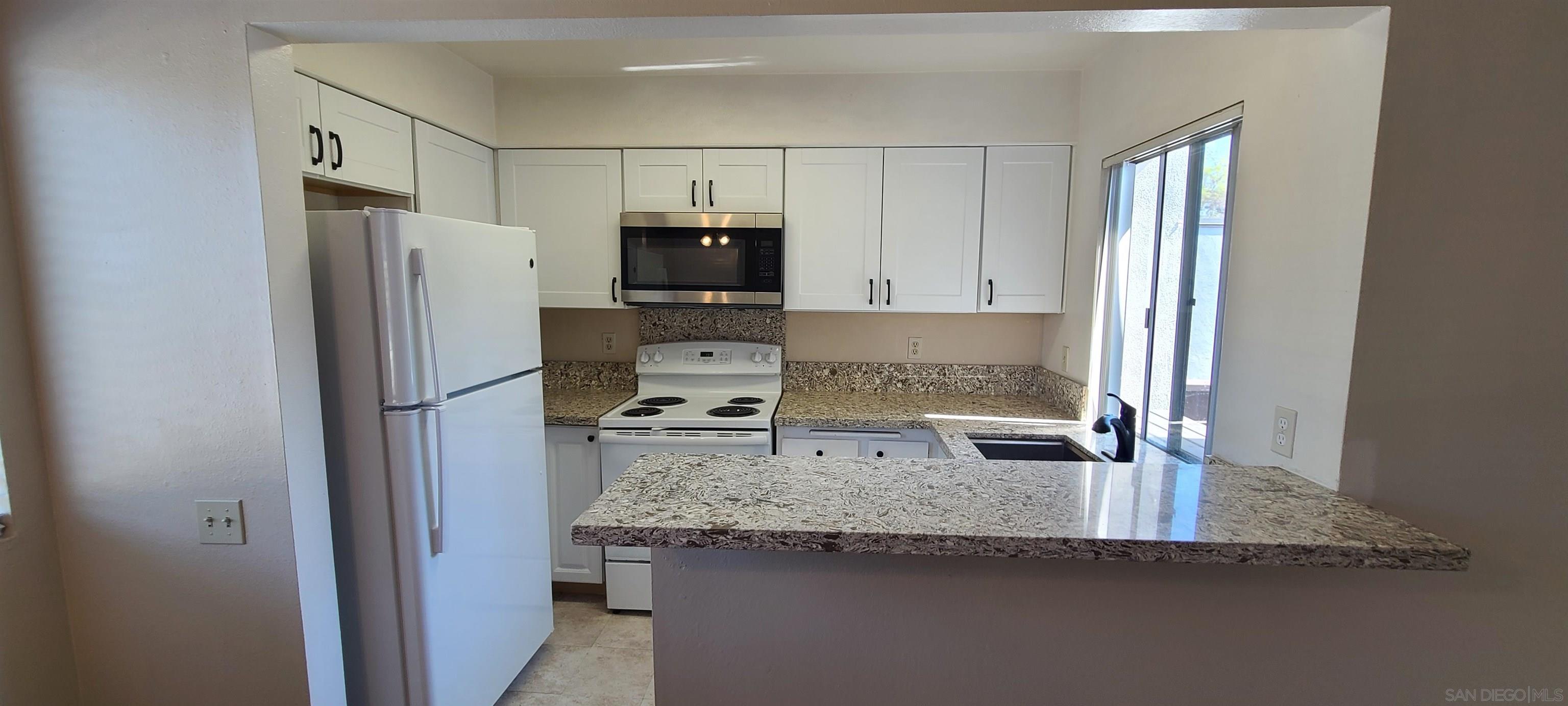 Detail Gallery Image 36 of 42 For 1395  Caminito Gabaldon  #C,  San Diego,  CA 92108 - 2 Beds | 1 Baths