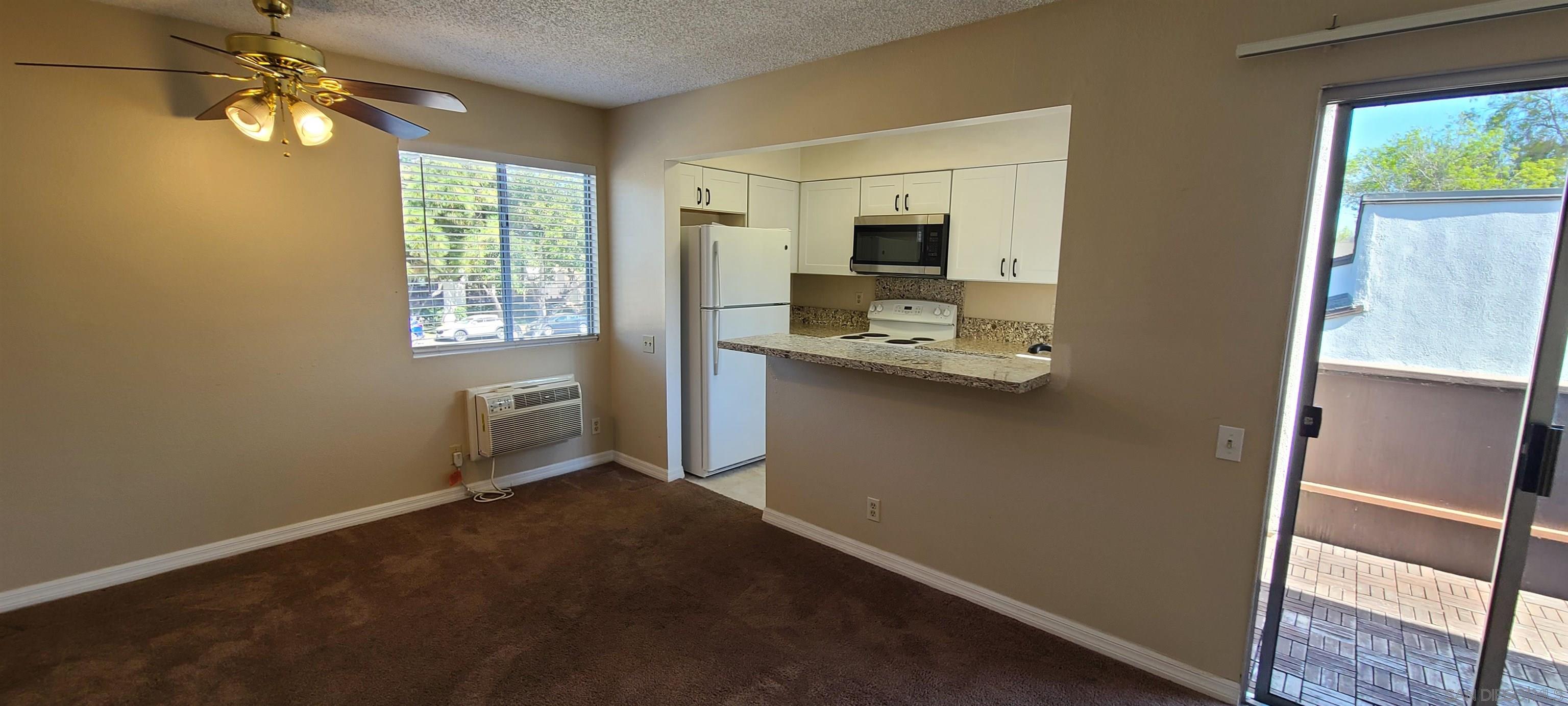 Detail Gallery Image 5 of 42 For 1395  Caminito Gabaldon  #C,  San Diego,  CA 92108 - 2 Beds | 1 Baths