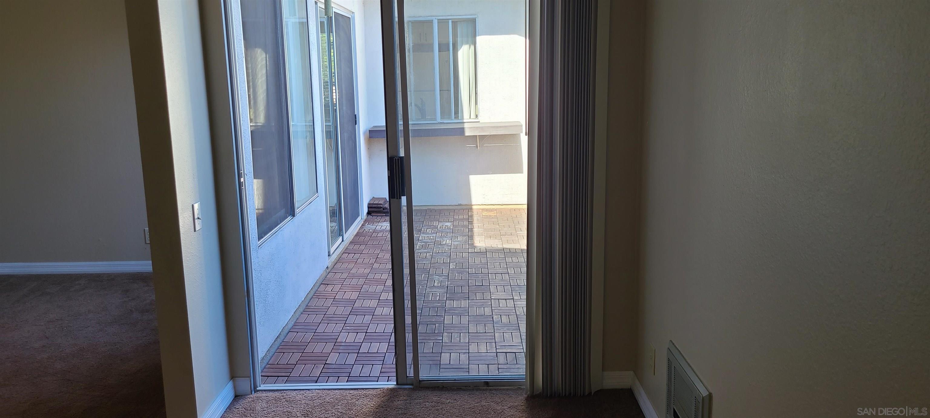 Detail Gallery Image 10 of 42 For 1395  Caminito Gabaldon  #C,  San Diego,  CA 92108 - 2 Beds | 1 Baths