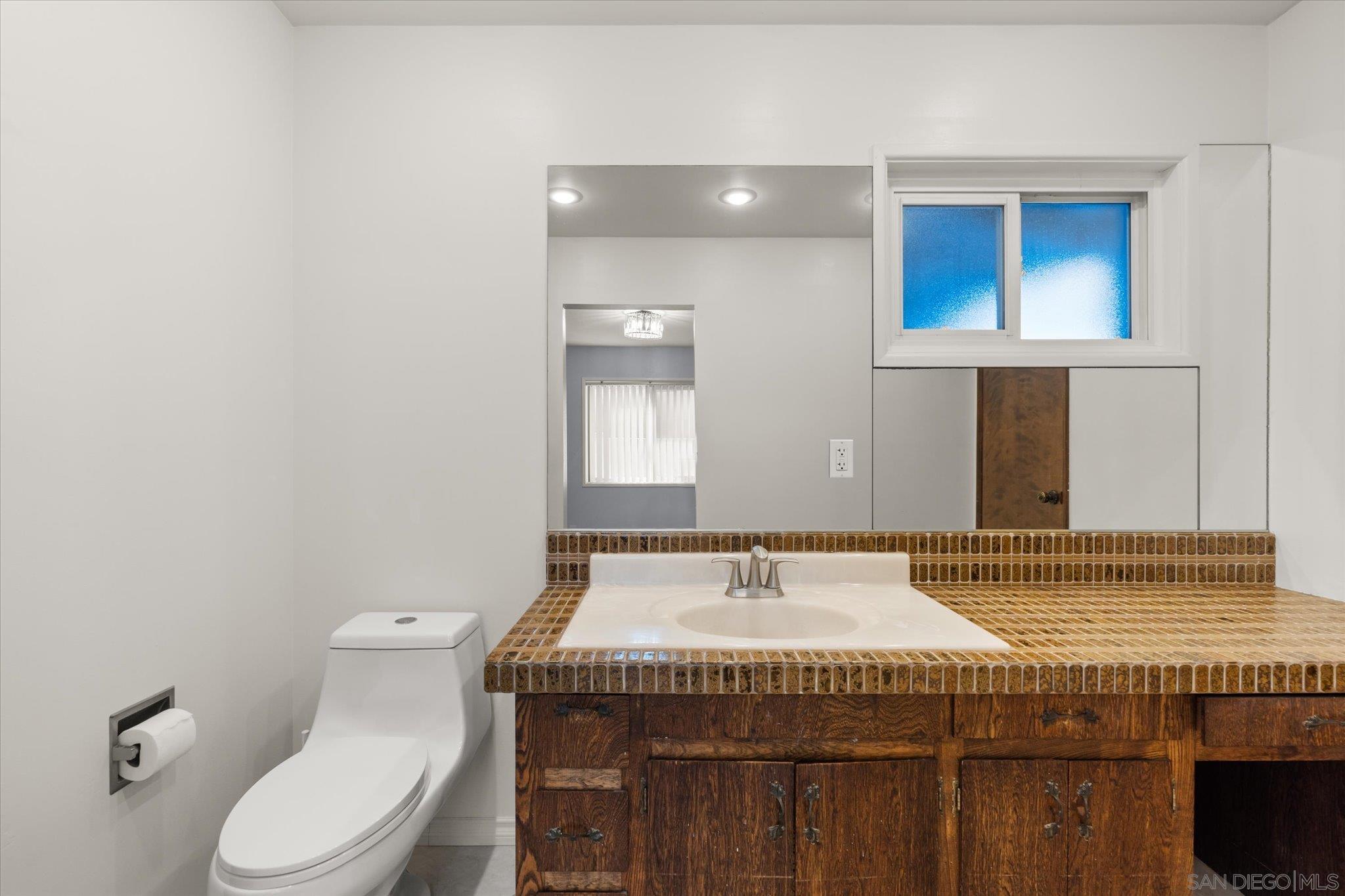 Detail Gallery Image 18 of 62 For 11518  205th St, Lakewood,  CA 90715 - 3 Beds | 2 Baths