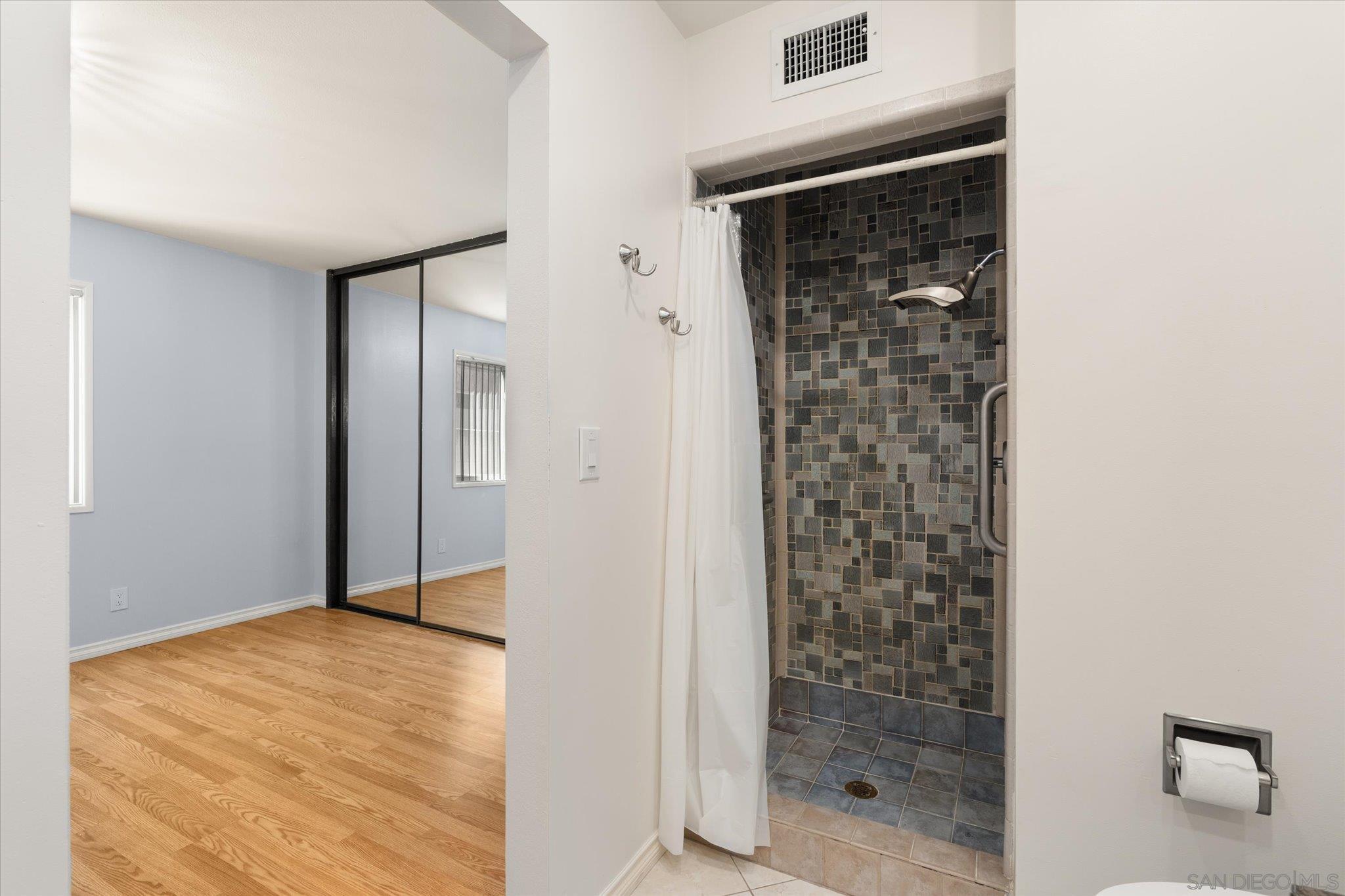 Detail Gallery Image 19 of 62 For 11518  205th St, Lakewood,  CA 90715 - 3 Beds | 2 Baths