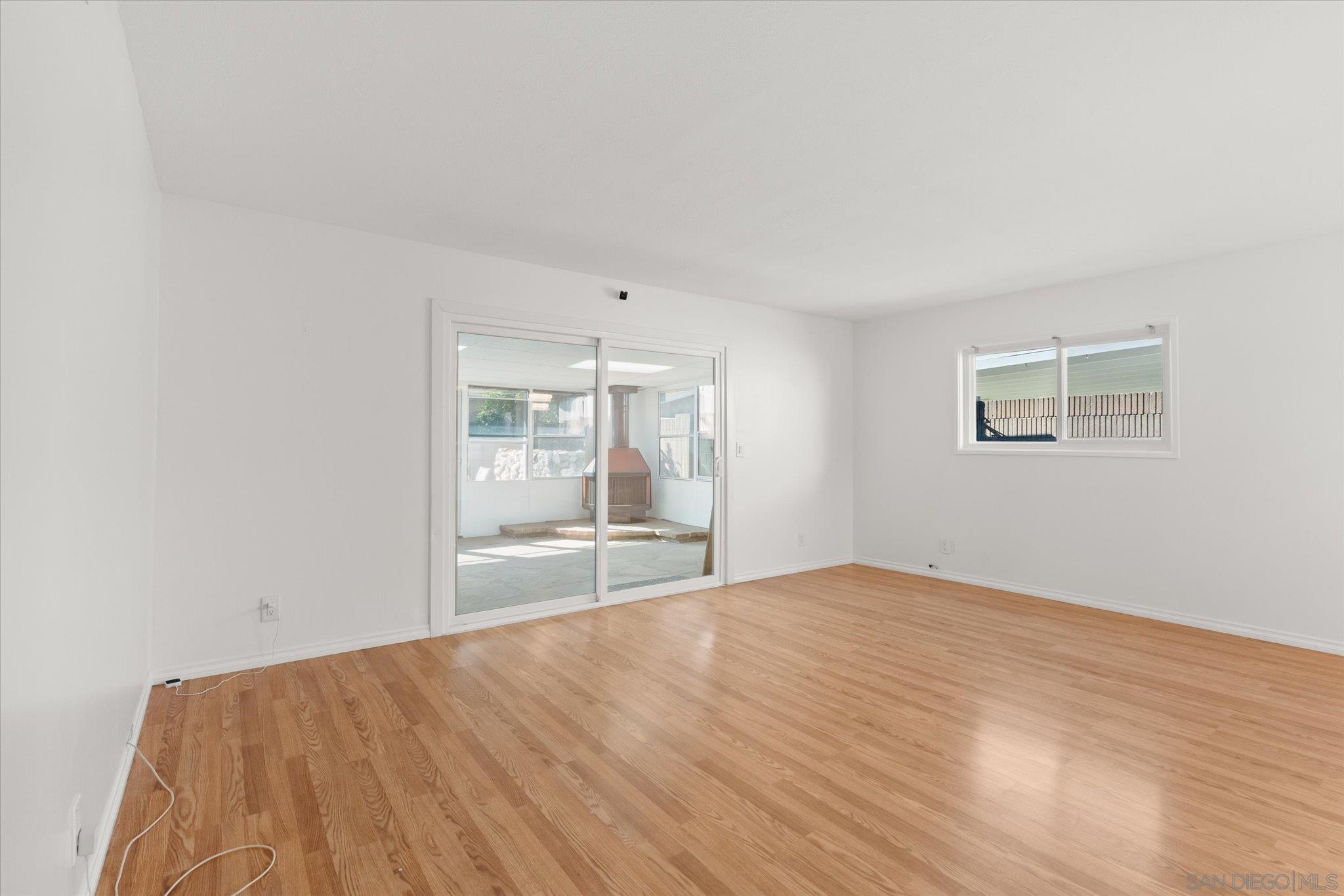 Detail Gallery Image 4 of 62 For 11518  205th St, Lakewood,  CA 90715 - 3 Beds | 2 Baths