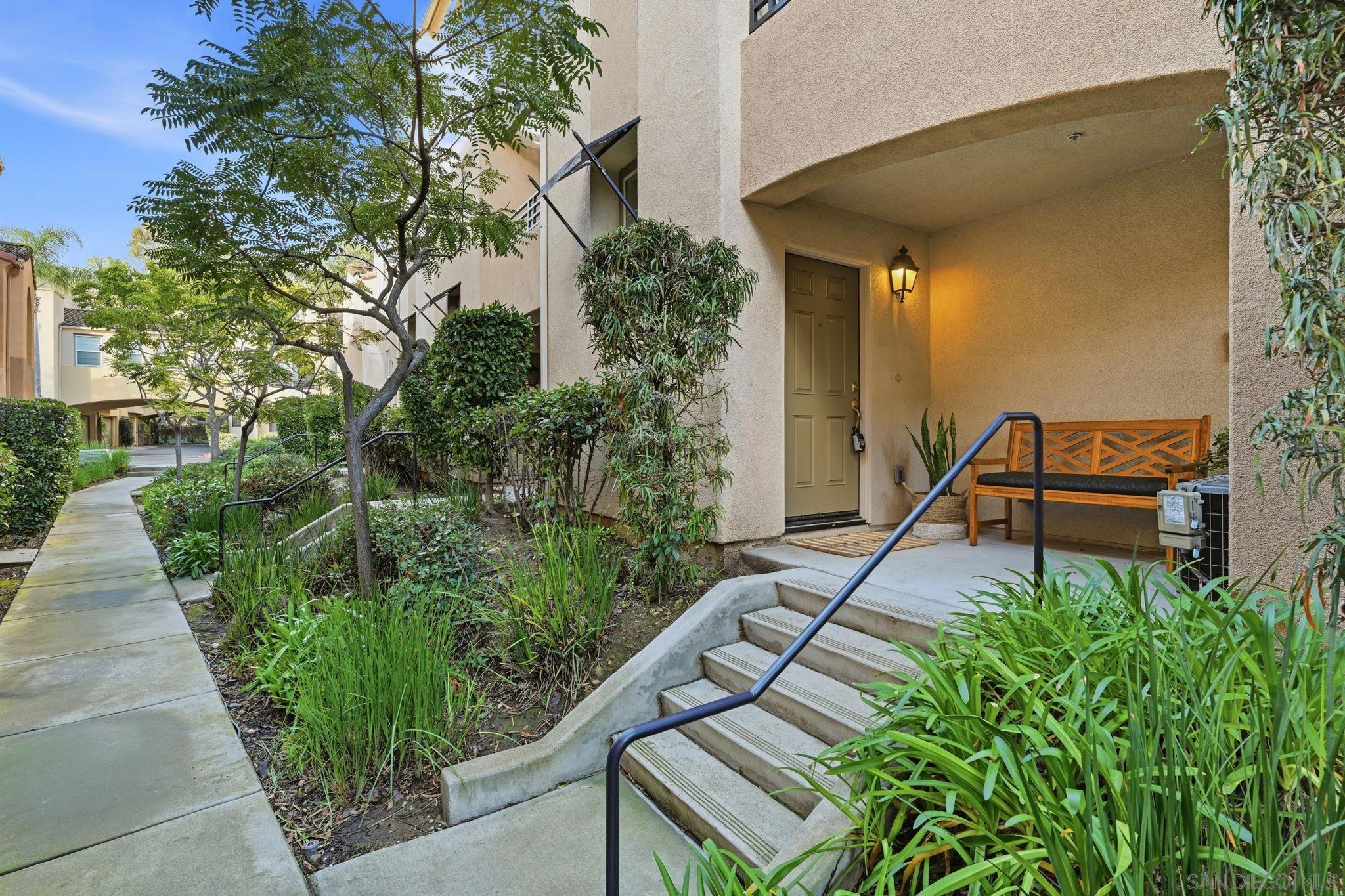Detail Gallery Image 2 of 32 For 2847  Escala Cir, San Diego,  CA 92108 - 3 Beds | 3 Baths