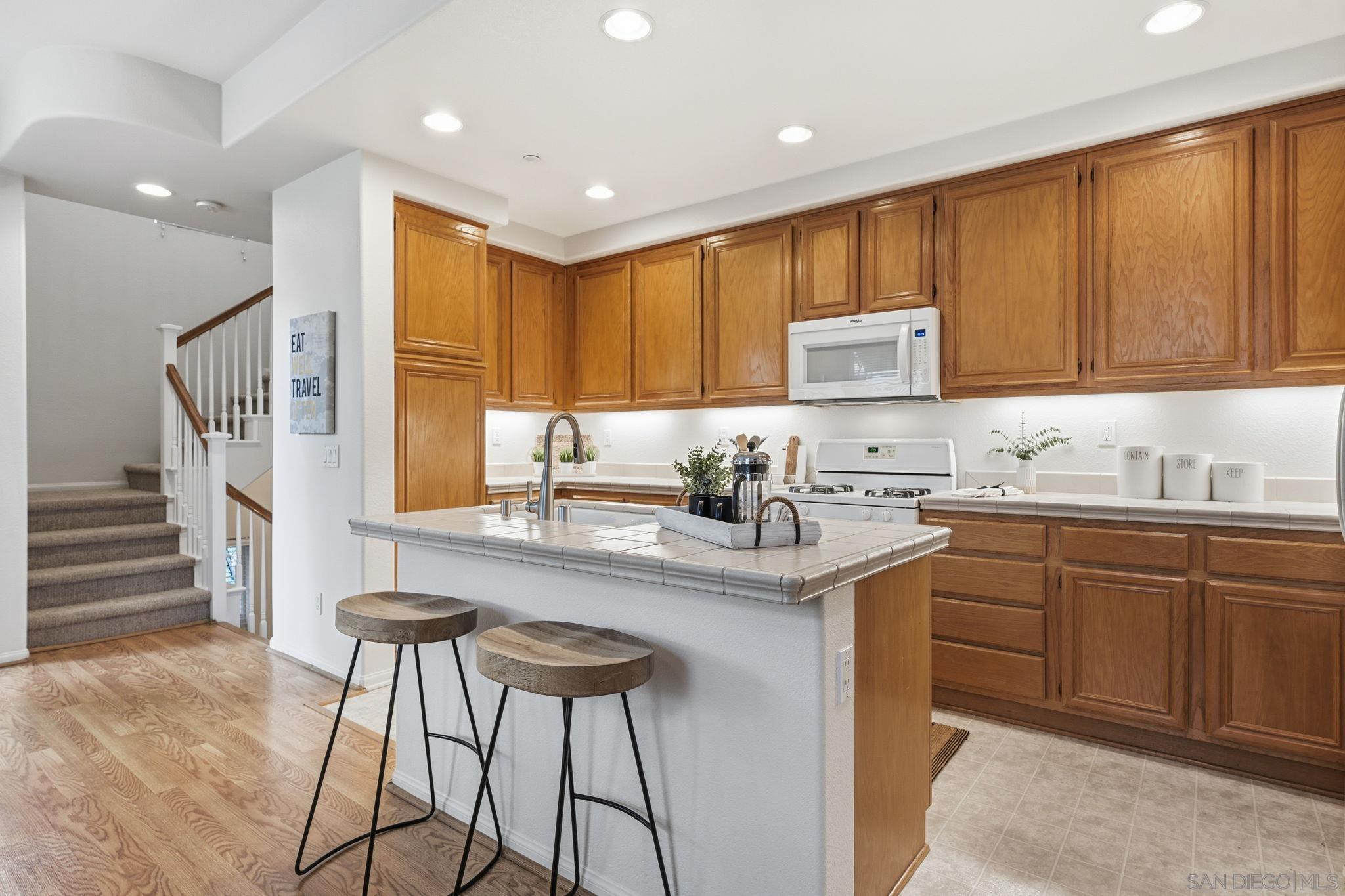 Detail Gallery Image 11 of 32 For 2847  Escala Cir, San Diego,  CA 92108 - 3 Beds | 3 Baths