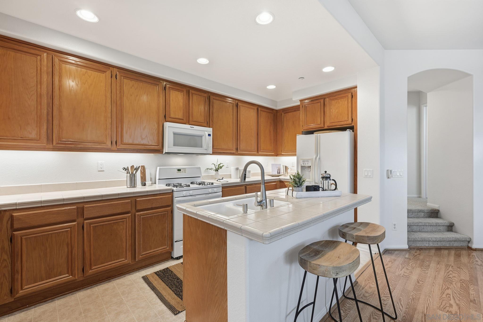 Detail Gallery Image 12 of 32 For 2847  Escala Cir, San Diego,  CA 92108 - 3 Beds | 3 Baths