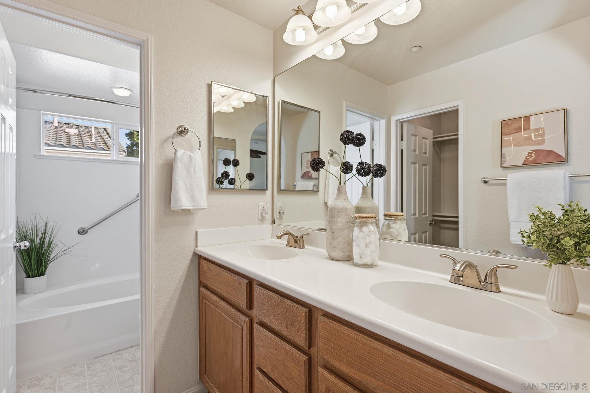 Detail Gallery Image 17 of 32 For 2847  Escala Cir, San Diego,  CA 92108 - 3 Beds | 3 Baths