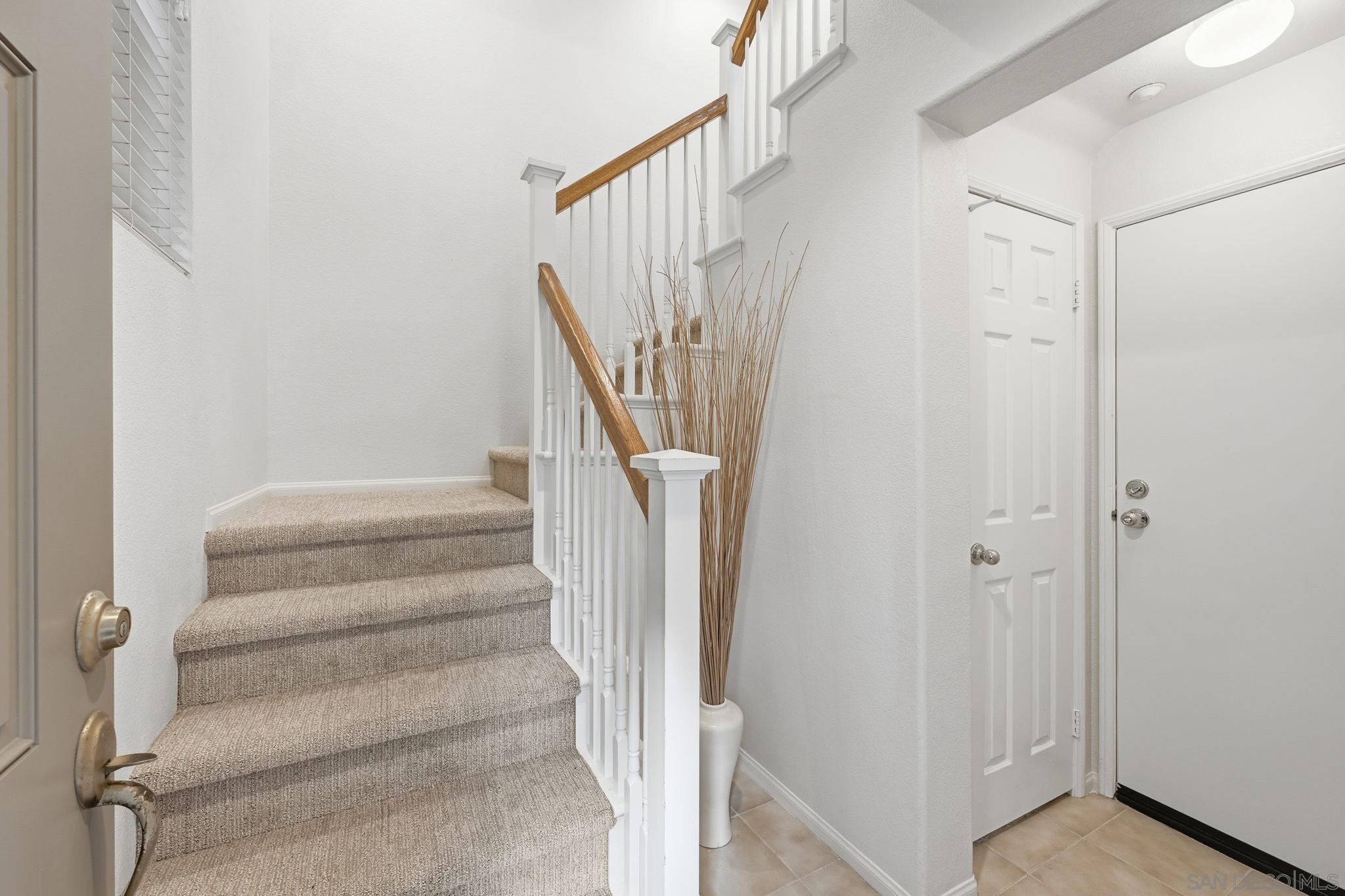 Detail Gallery Image 4 of 32 For 2847  Escala Cir, San Diego,  CA 92108 - 3 Beds | 3 Baths