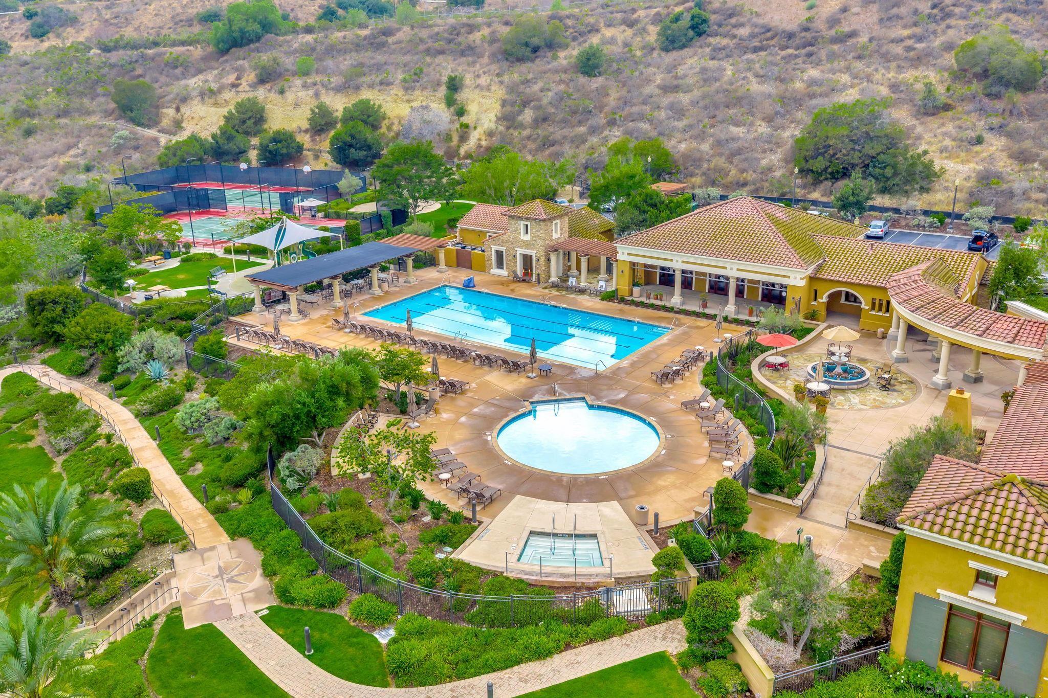 Detail Gallery Image 31 of 32 For 2847  Escala Cir, San Diego,  CA 92108 - 3 Beds | 3 Baths